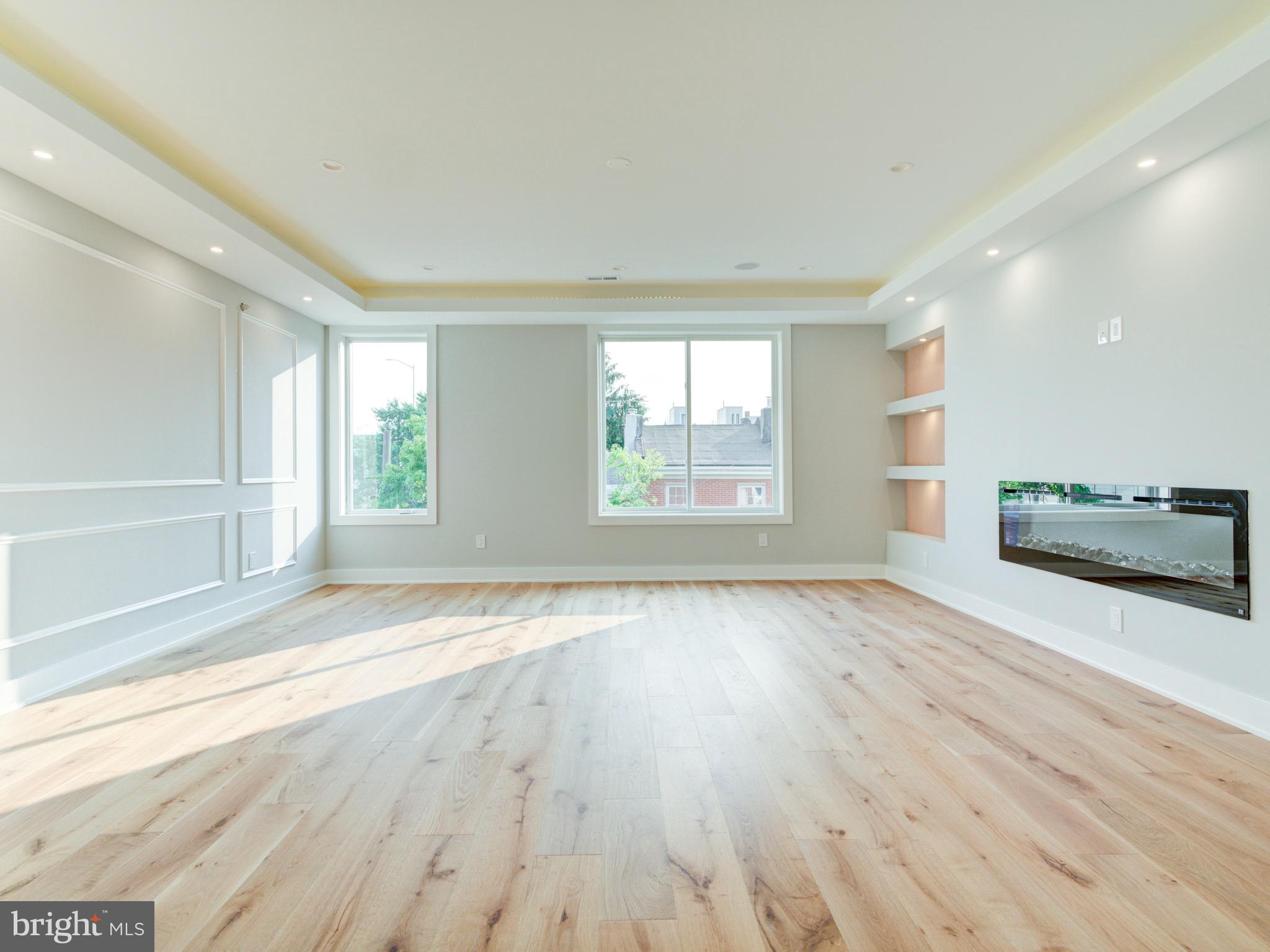 1019 E PALMER STREET