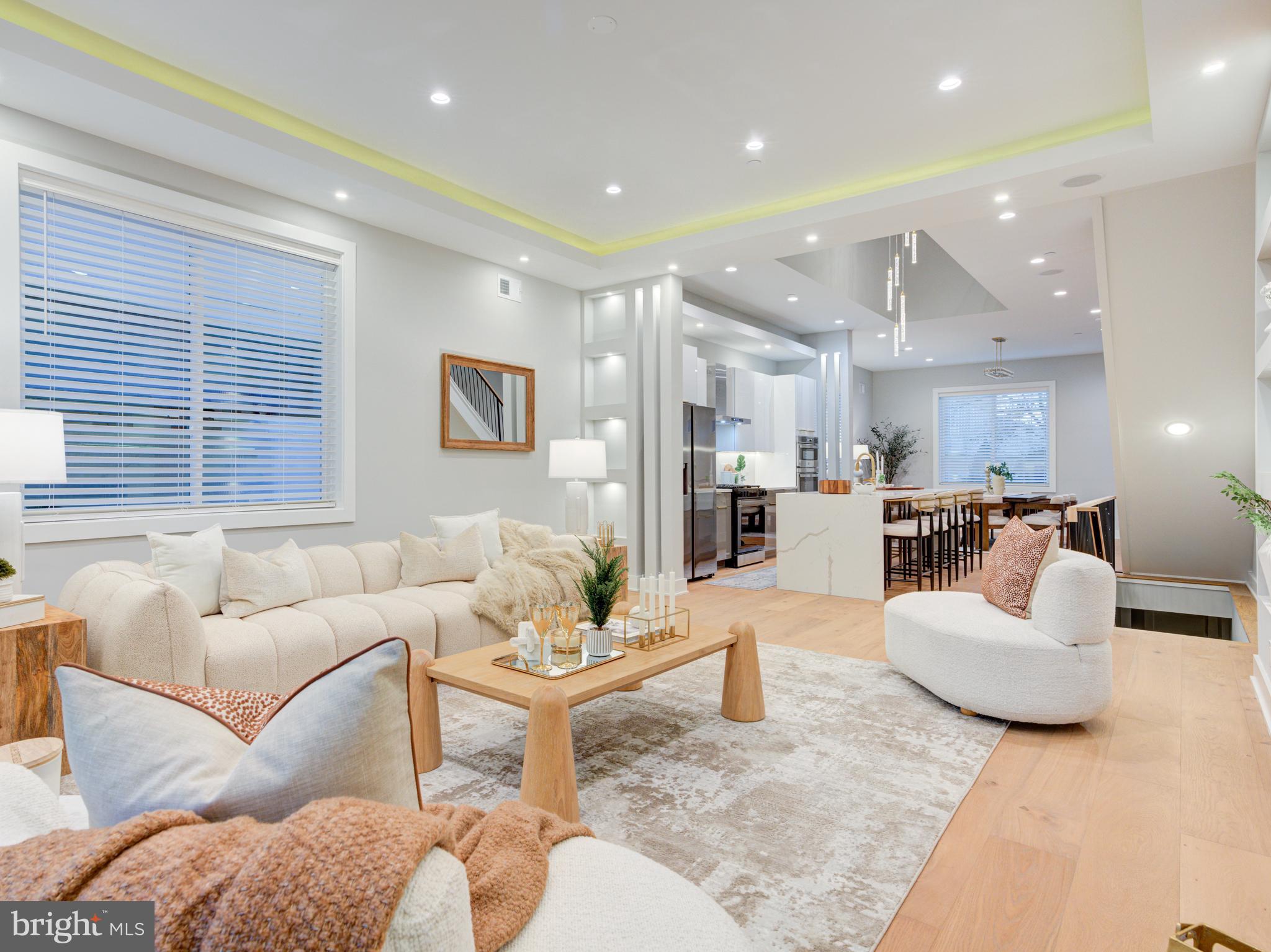 1019 E PALMER STREET