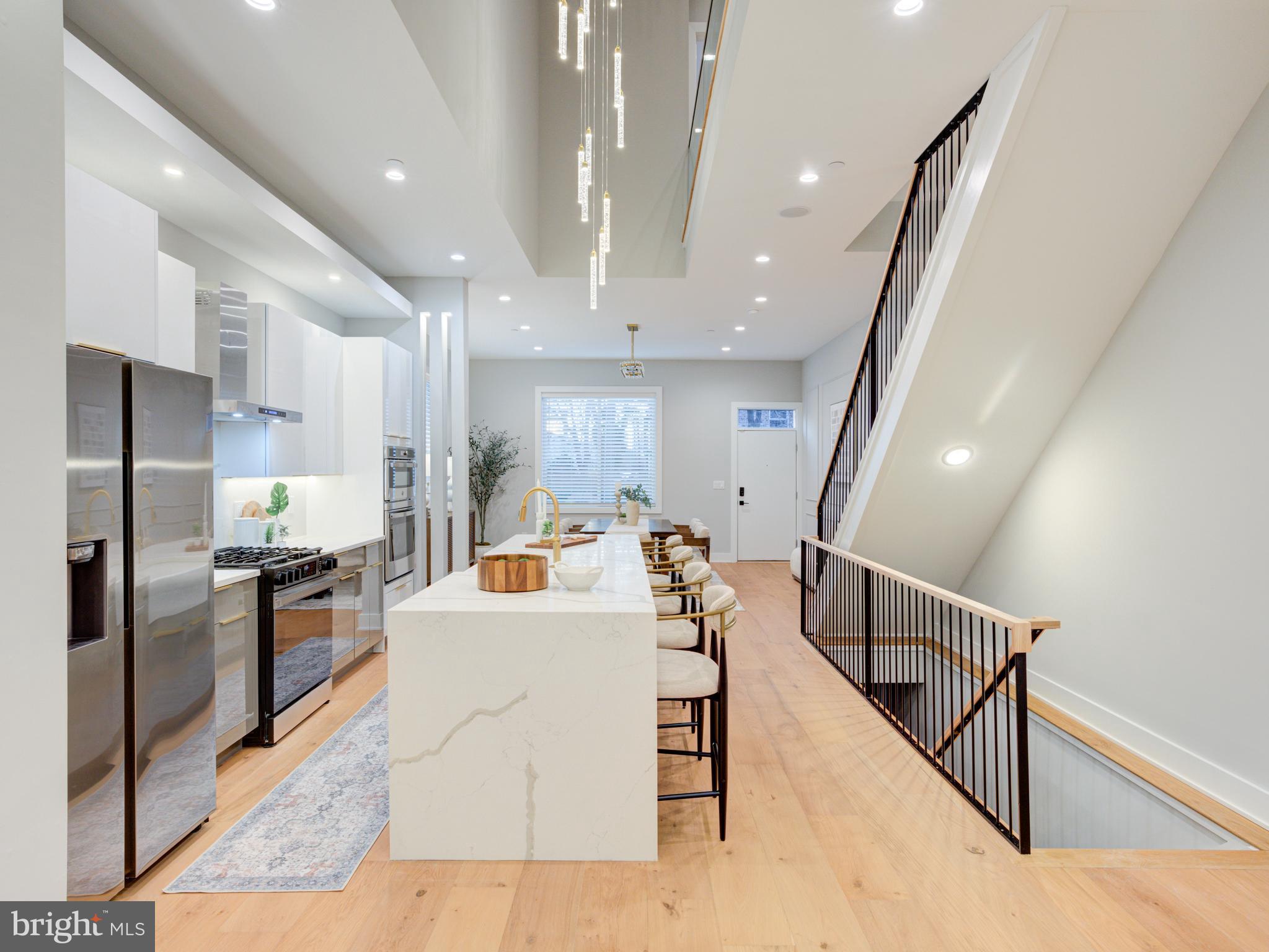 1019 E PALMER STREET