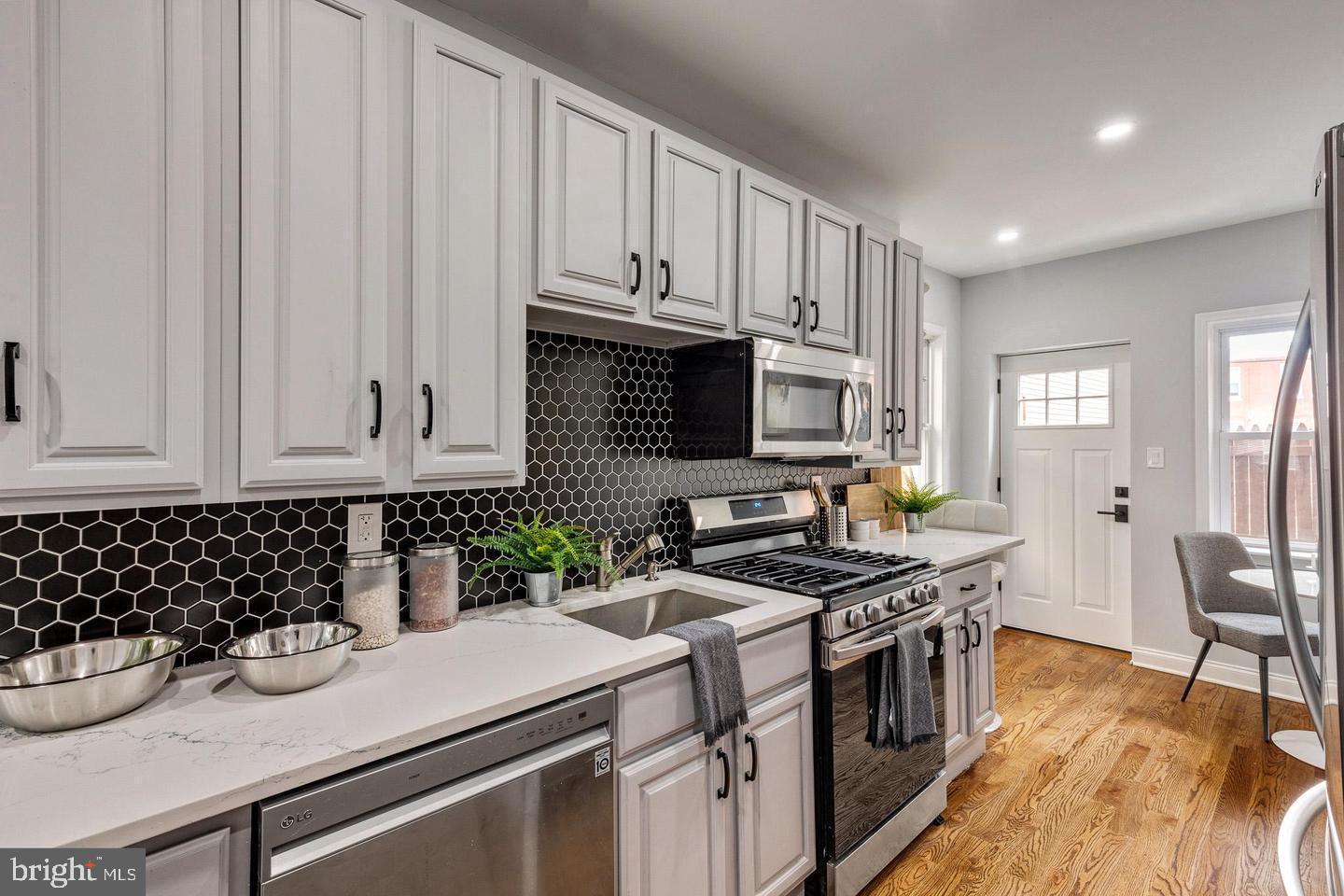 1553 S WOODSTOCK STREET