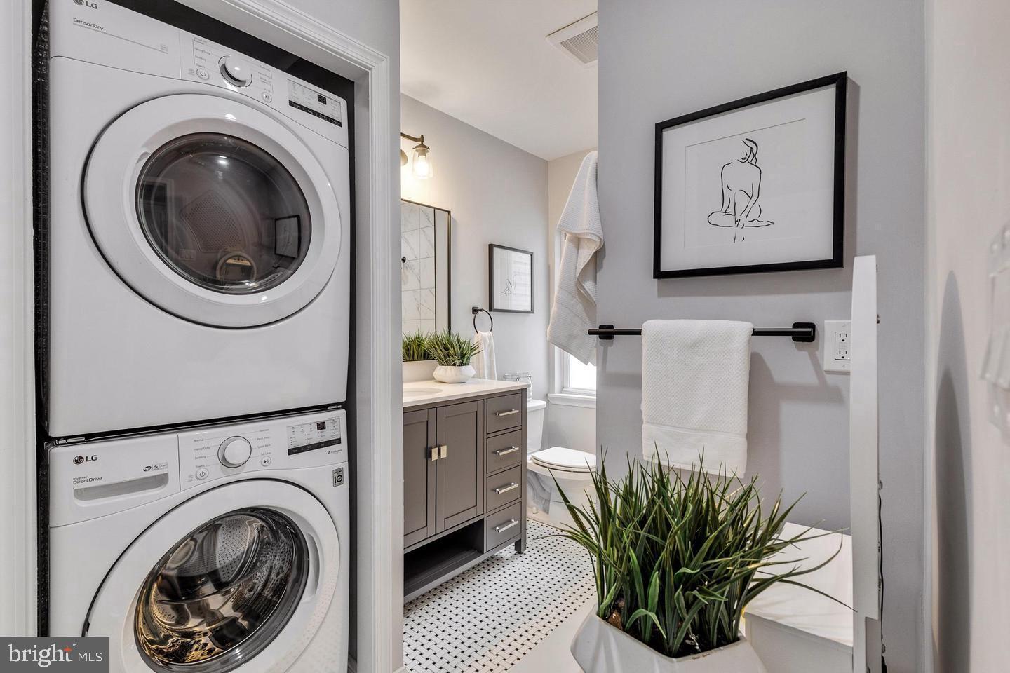 1553 S WOODSTOCK STREET