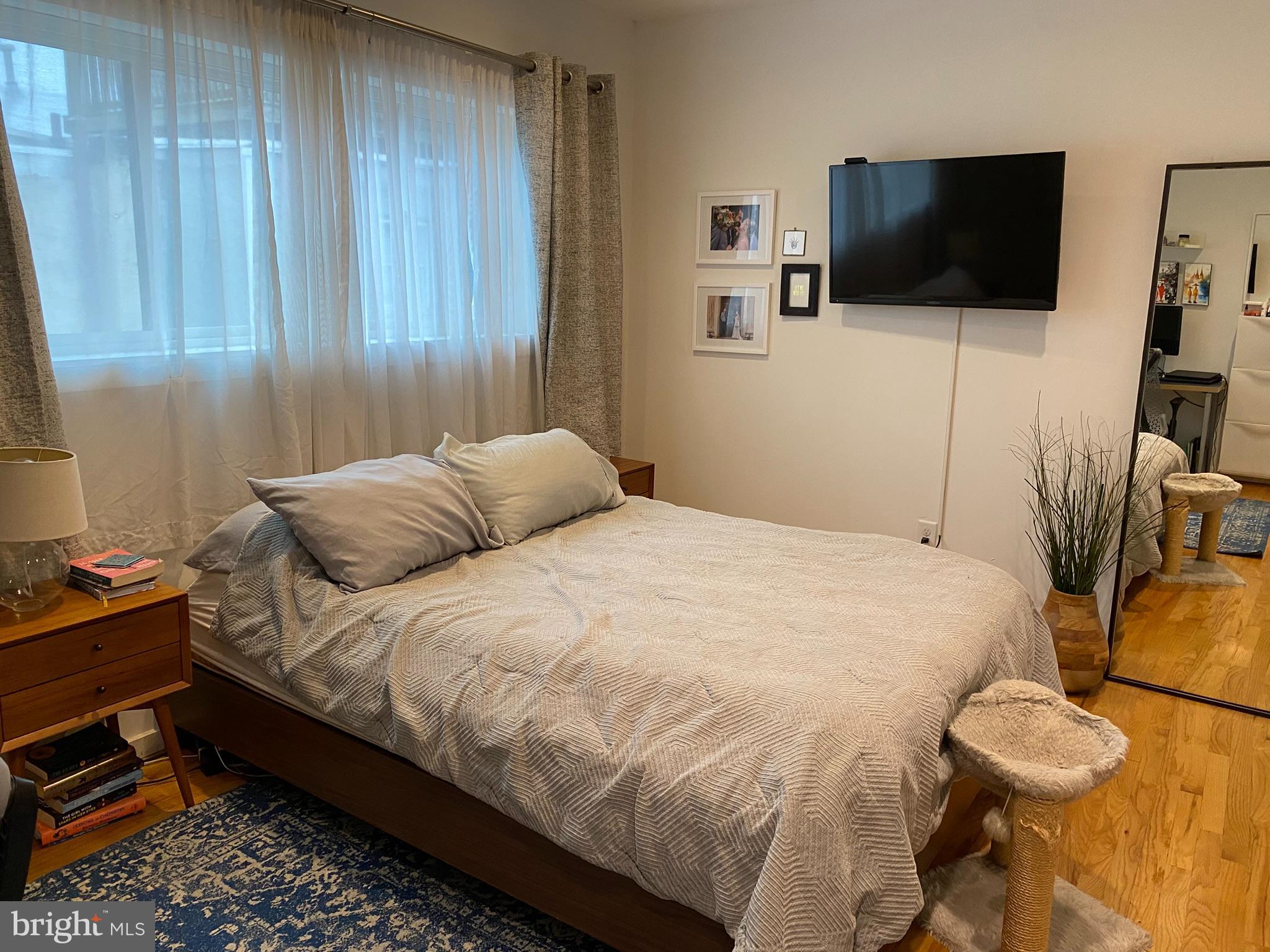 1221 S WARNOCK STREET