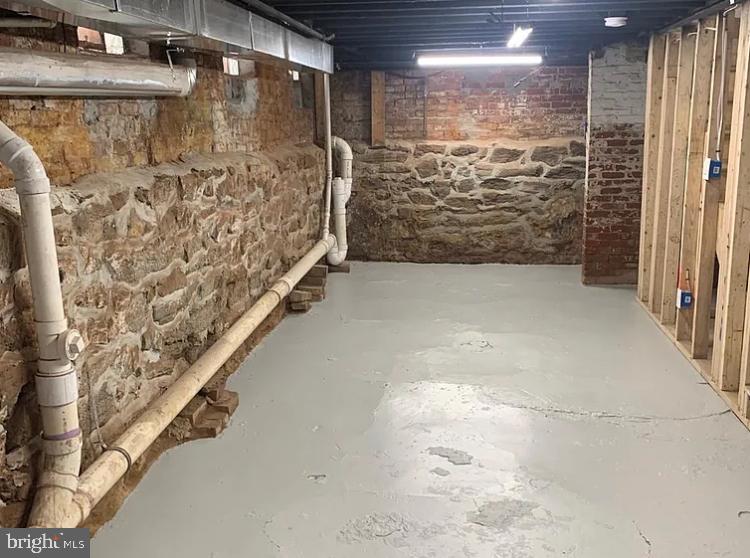 2124 E SOMERSET STREET