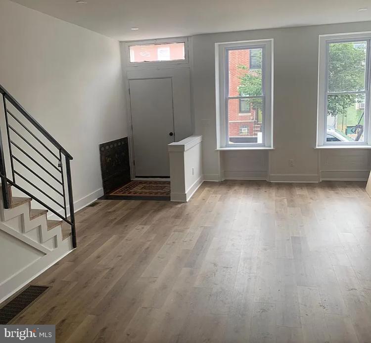 2124 E SOMERSET STREET