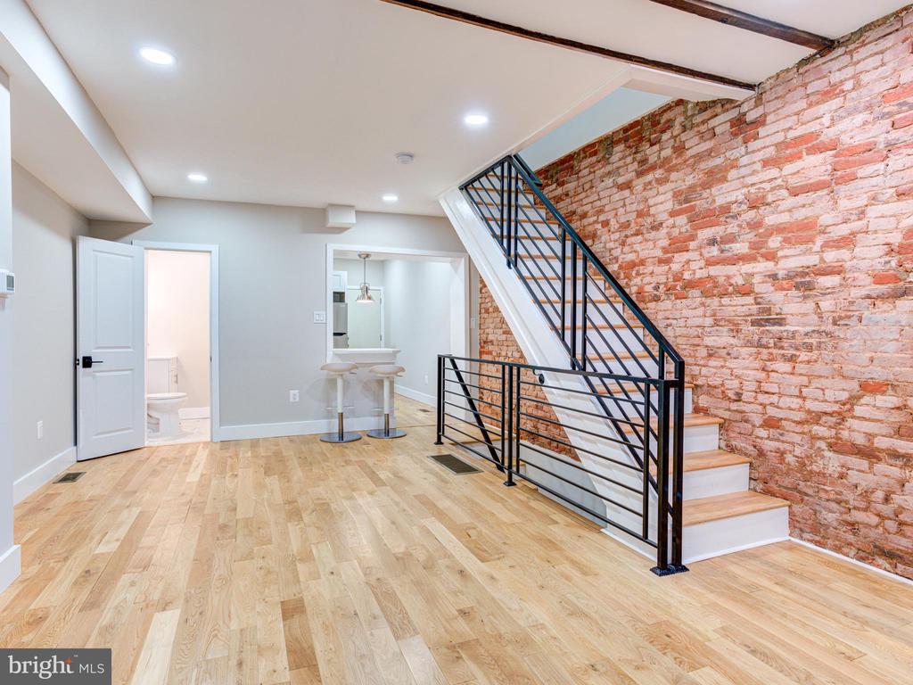 3035 CORAL STREET