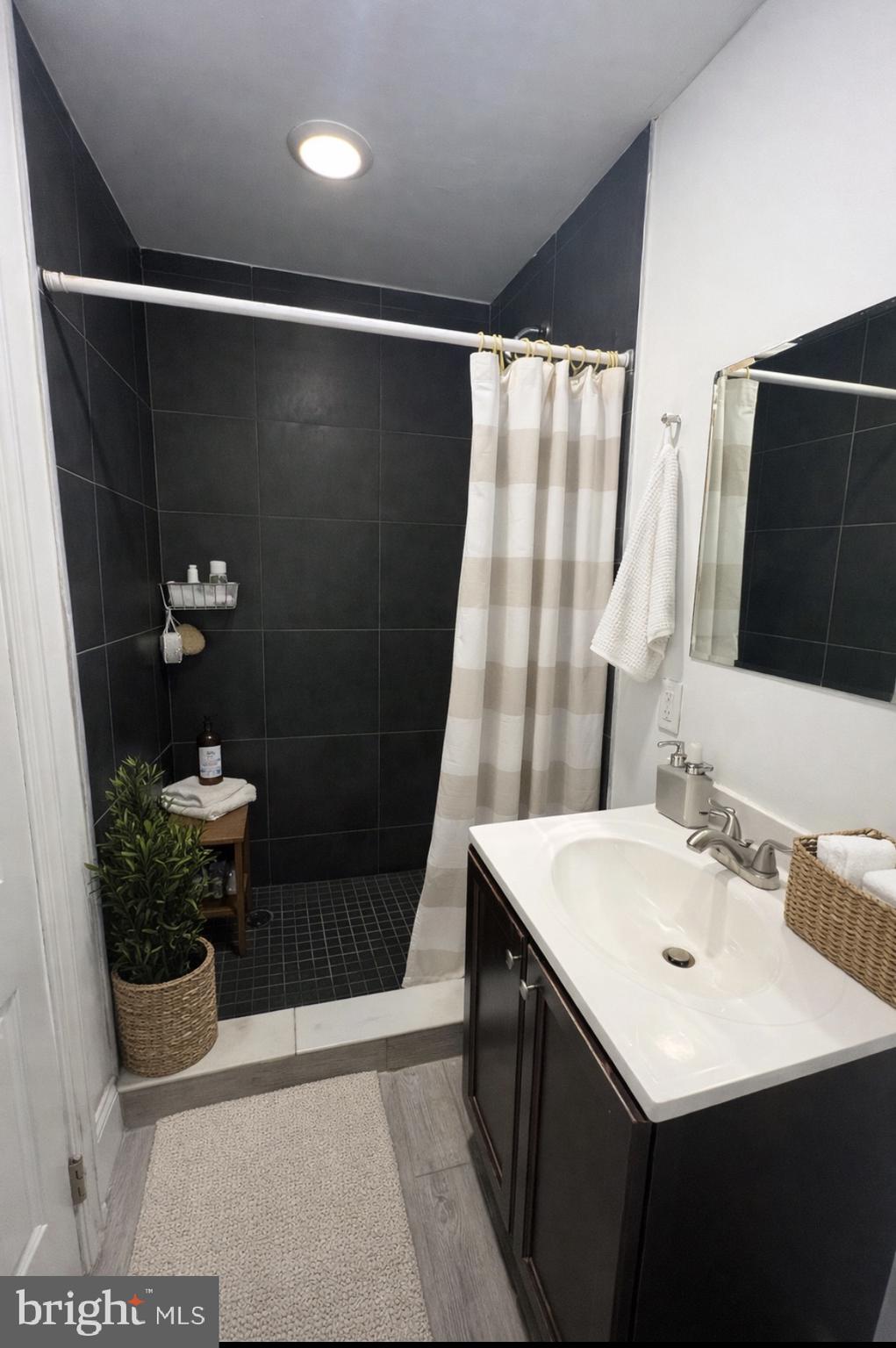 4007 SPRING GARDEN STREET 1