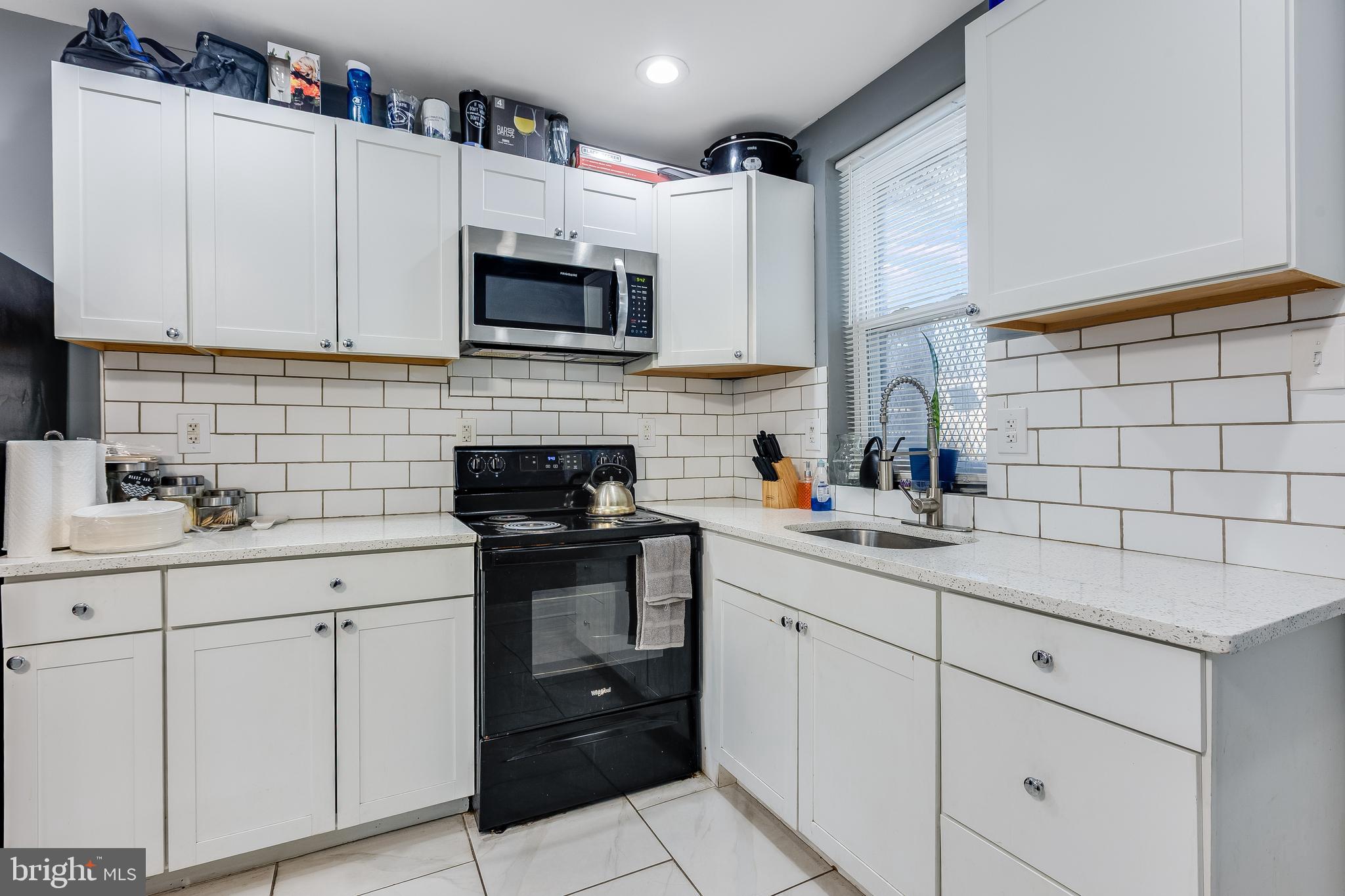 2405 W HUNTINGDON STREET