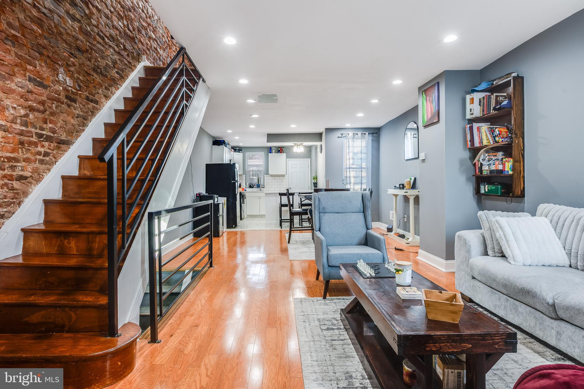 2405 W HUNTINGDON STREET