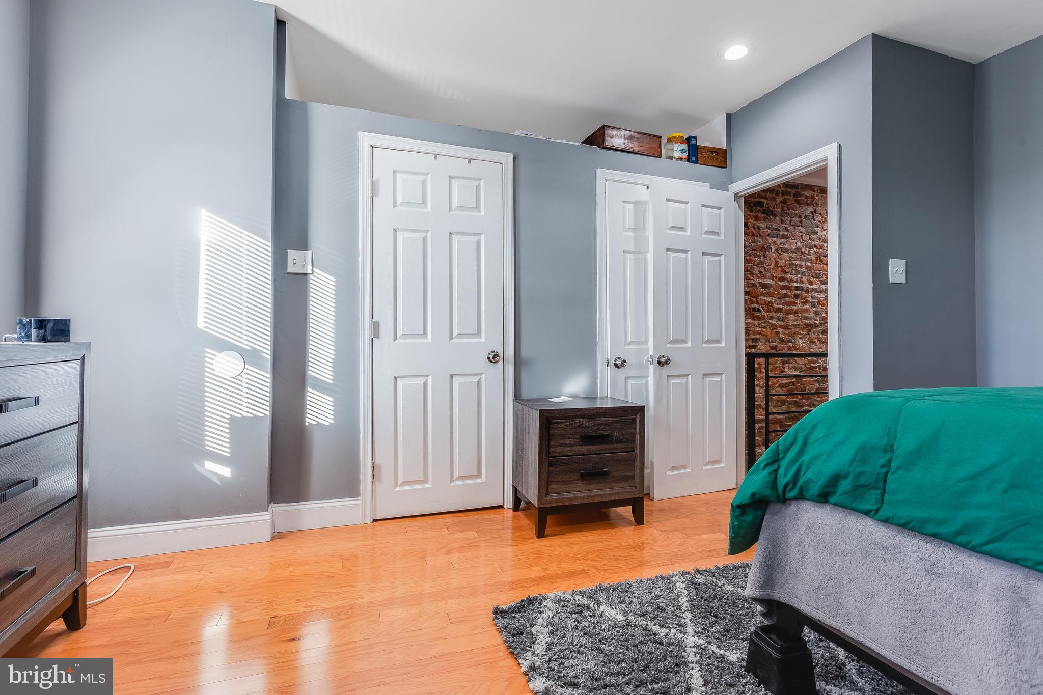 2405 W HUNTINGDON STREET