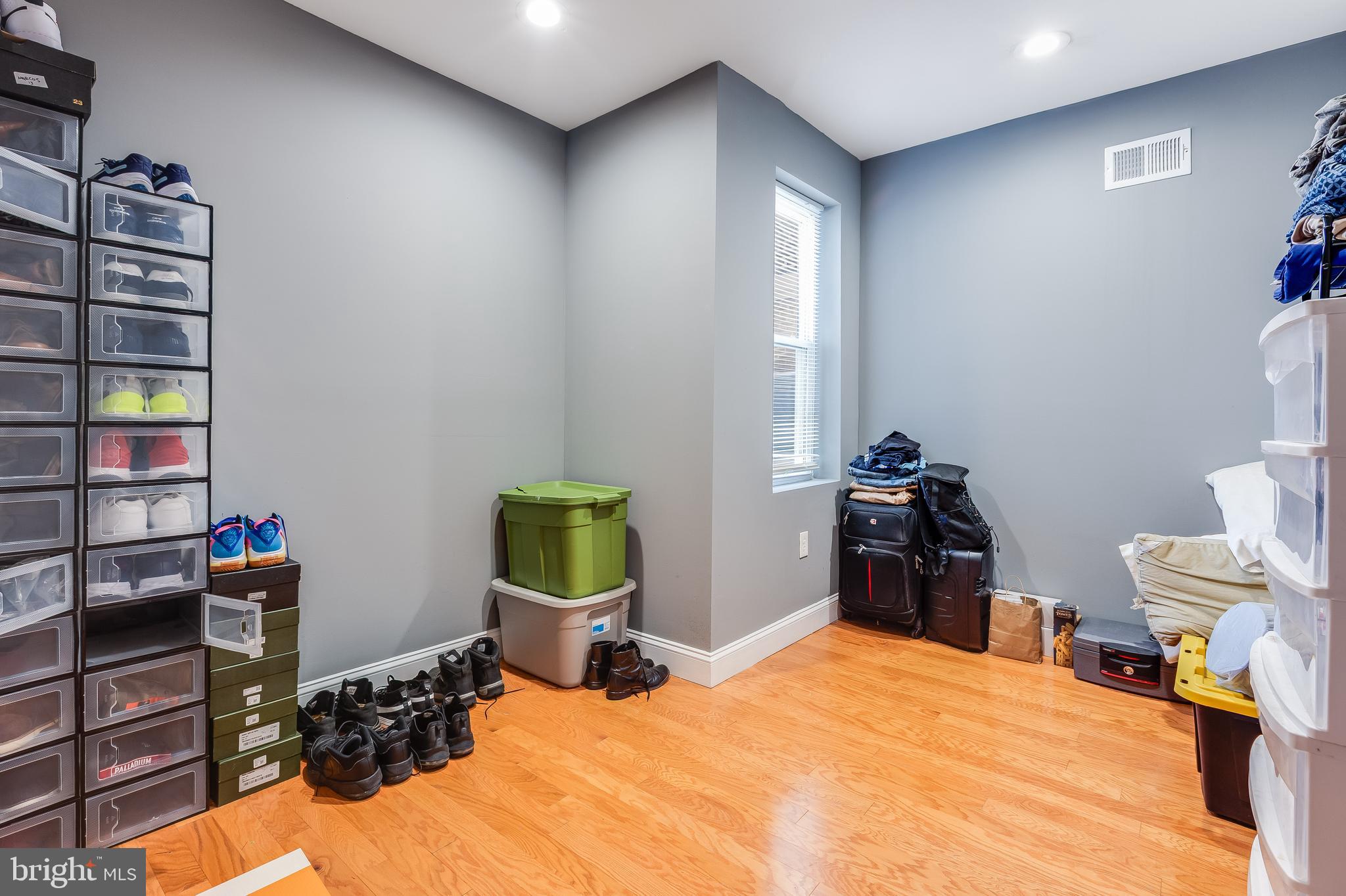 2405 W HUNTINGDON STREET