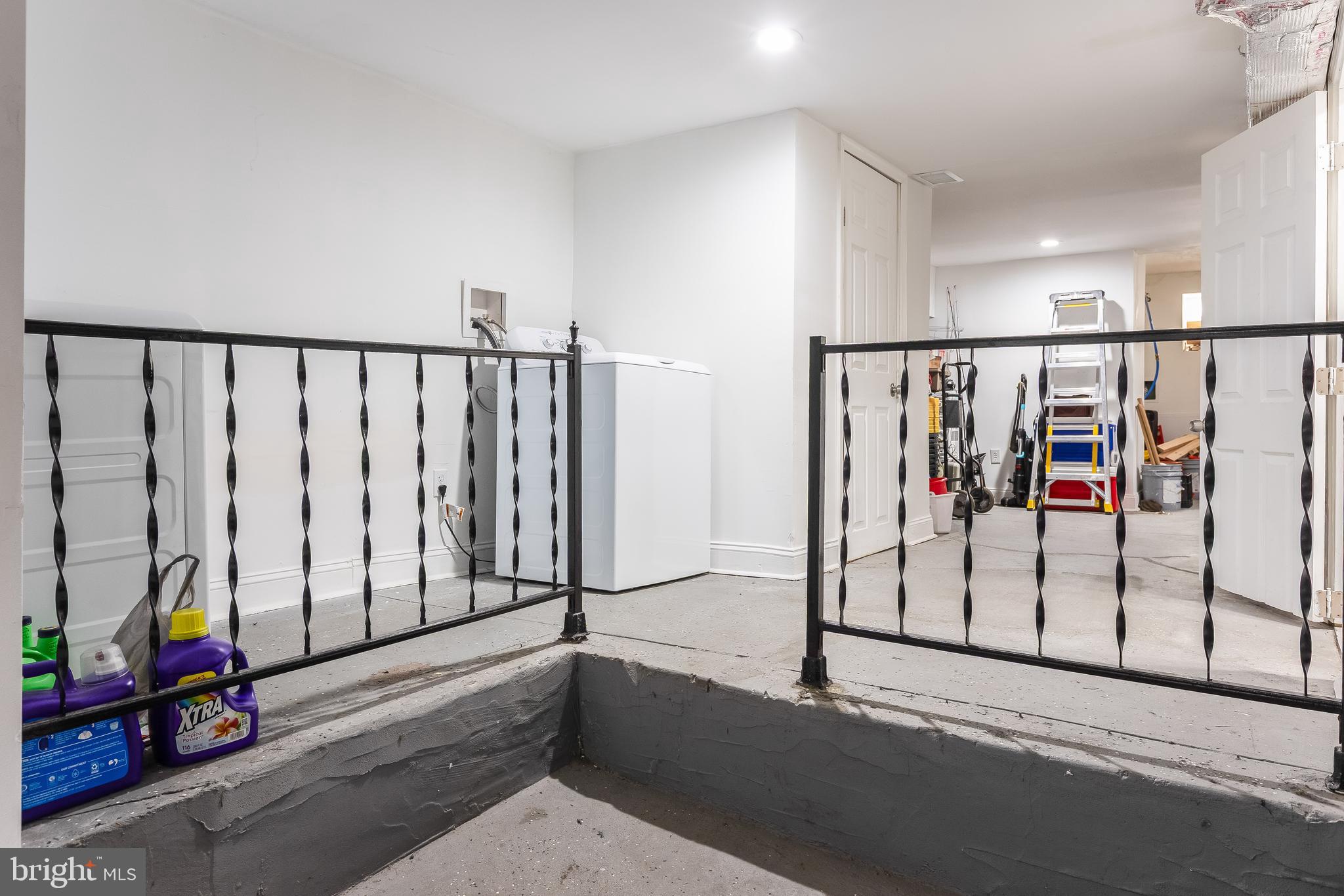 2405 W HUNTINGDON STREET