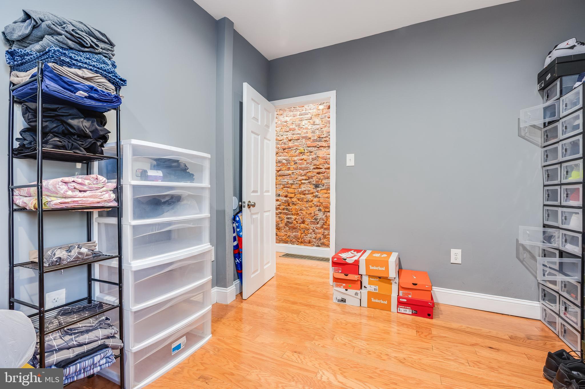 2405 W HUNTINGDON STREET