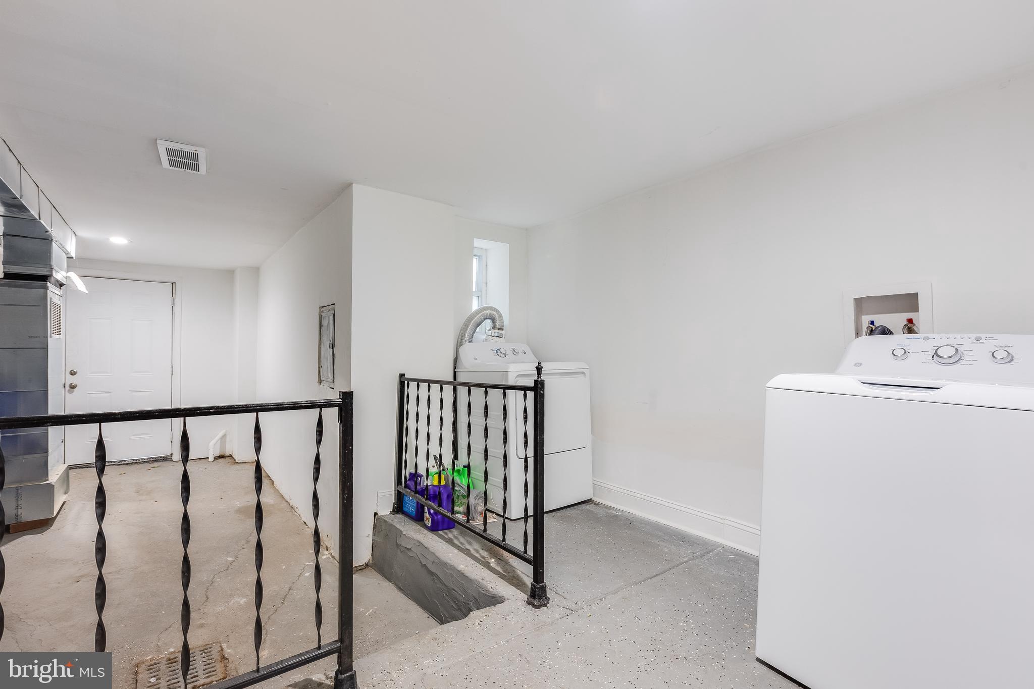 2405 W HUNTINGDON STREET