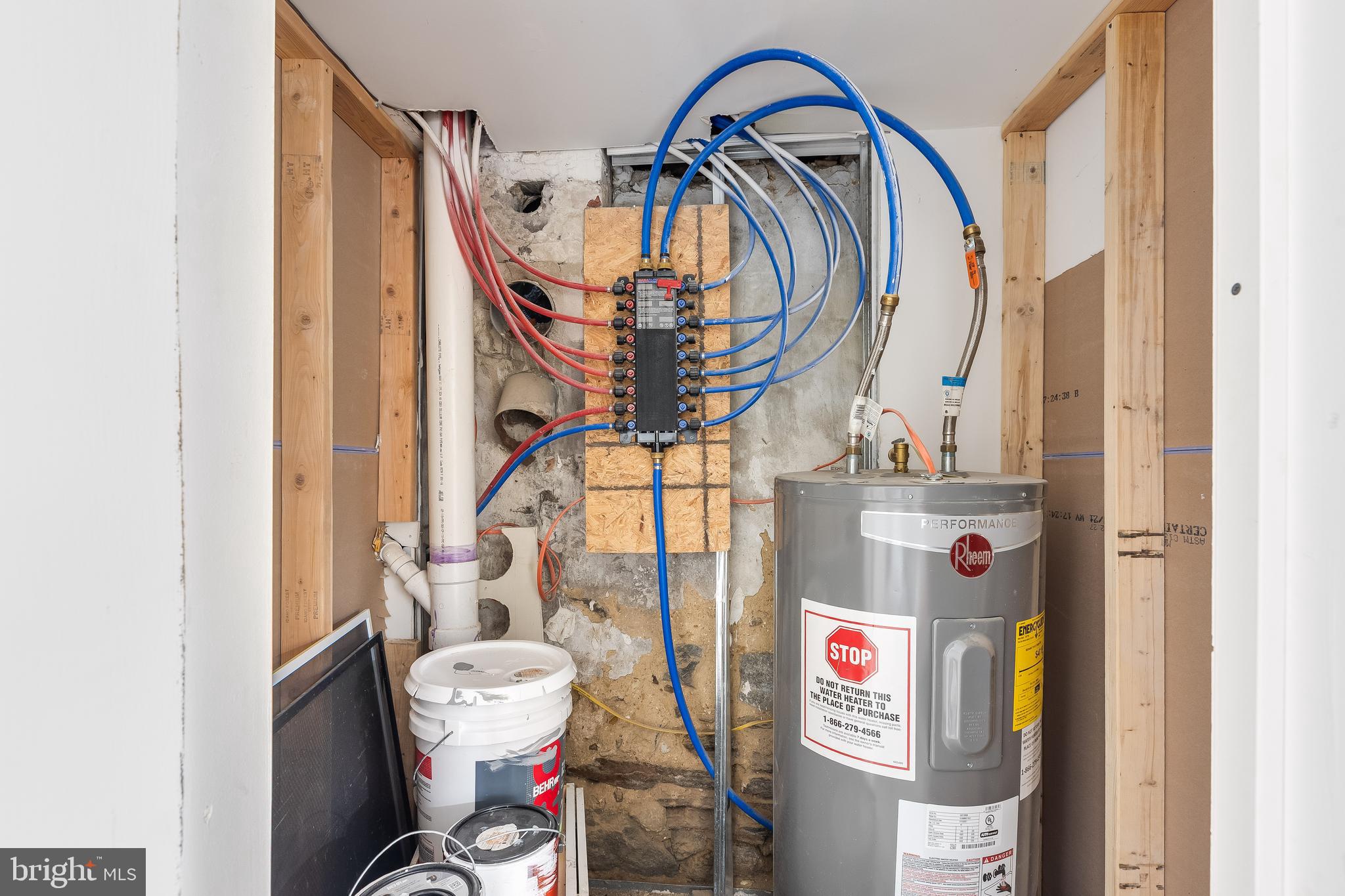 2405 W HUNTINGDON STREET