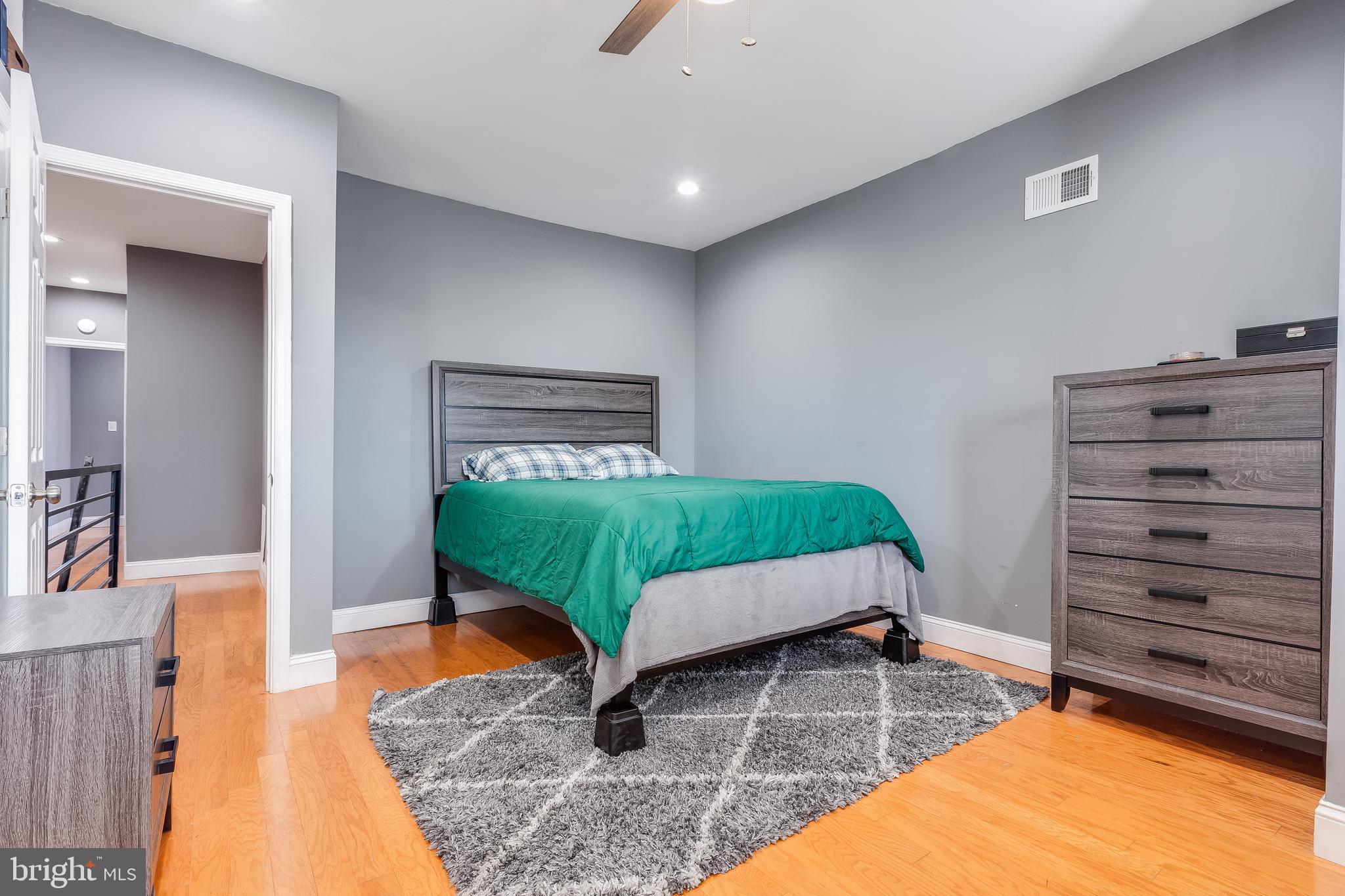 2405 W HUNTINGDON STREET