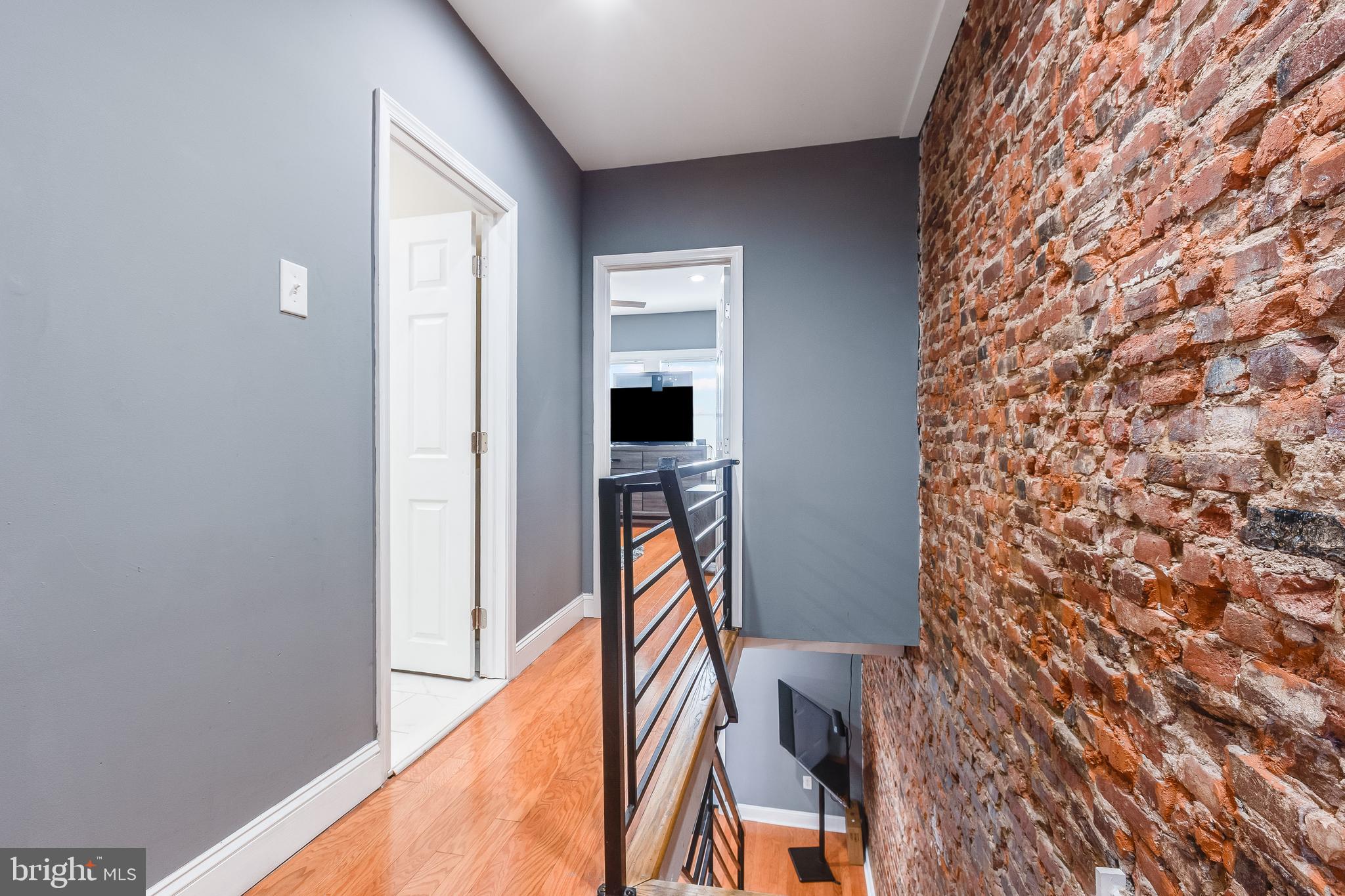 2405 W HUNTINGDON STREET