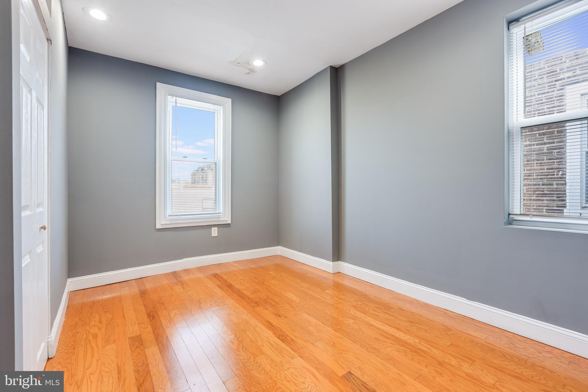 2405 W HUNTINGDON STREET