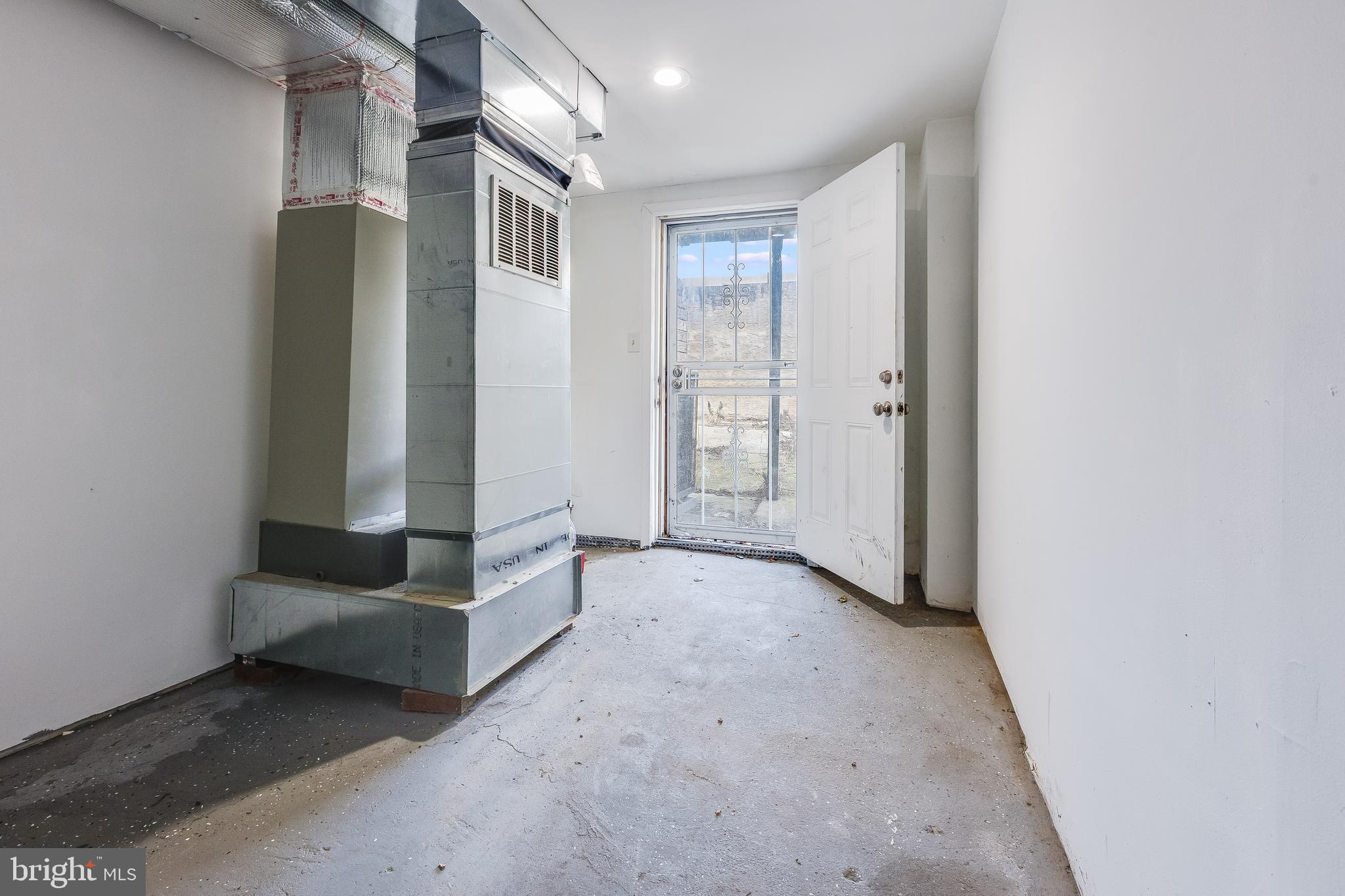 2405 W HUNTINGDON STREET