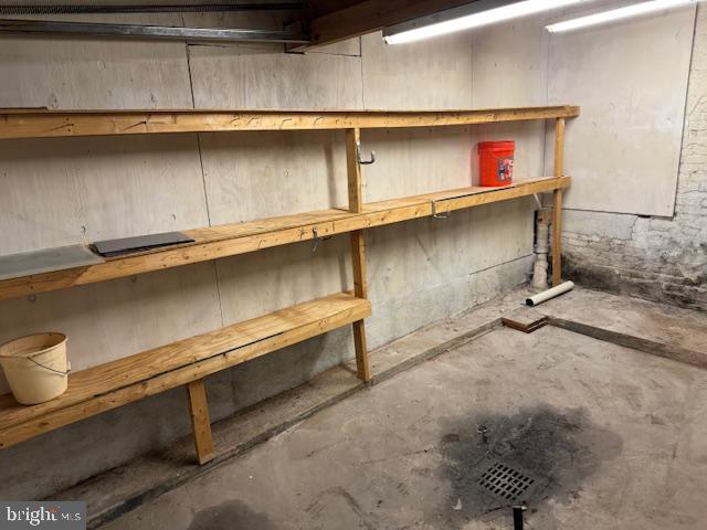 2252 S DARIEN STREET