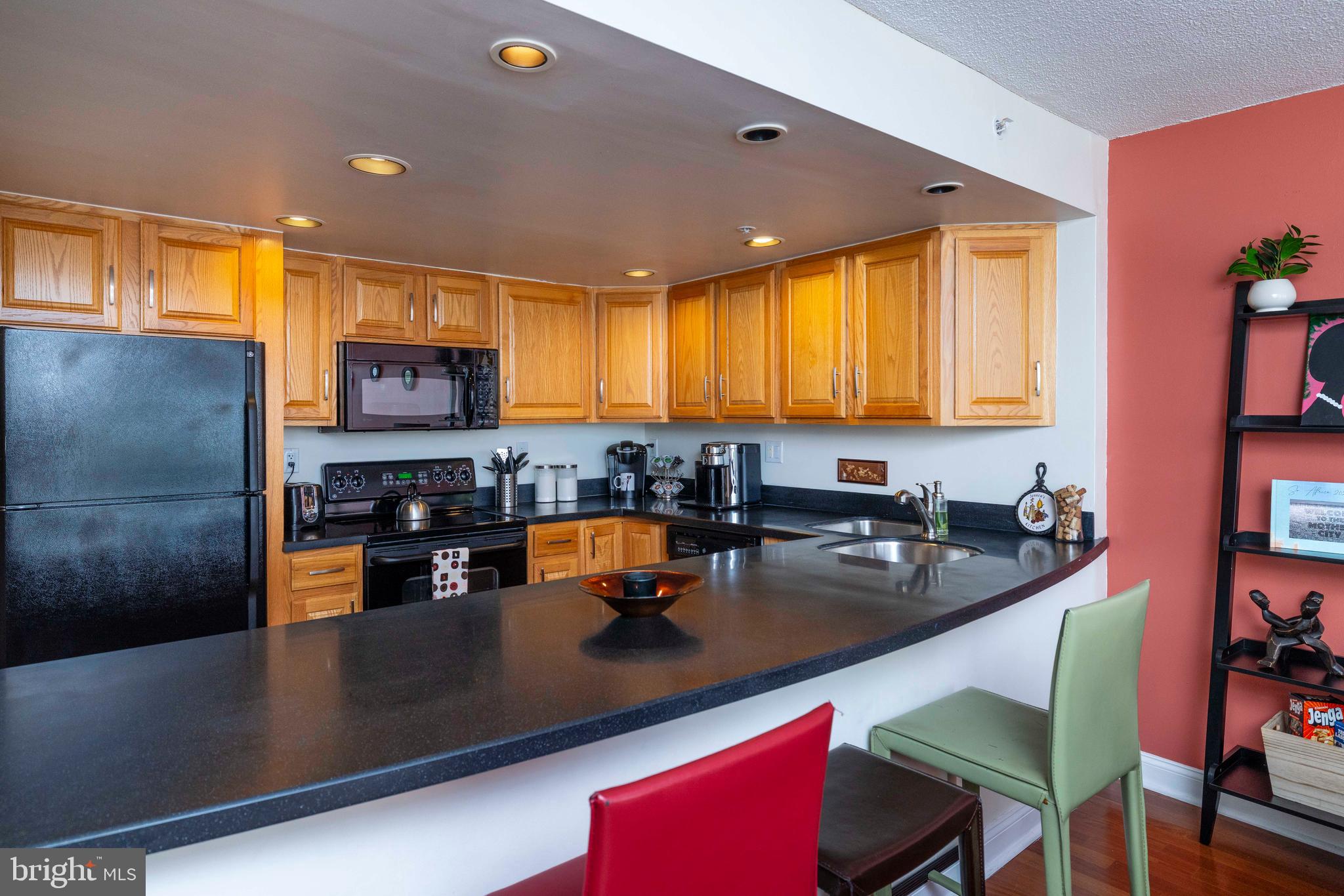 2001 HAMILTON STREET 00 925