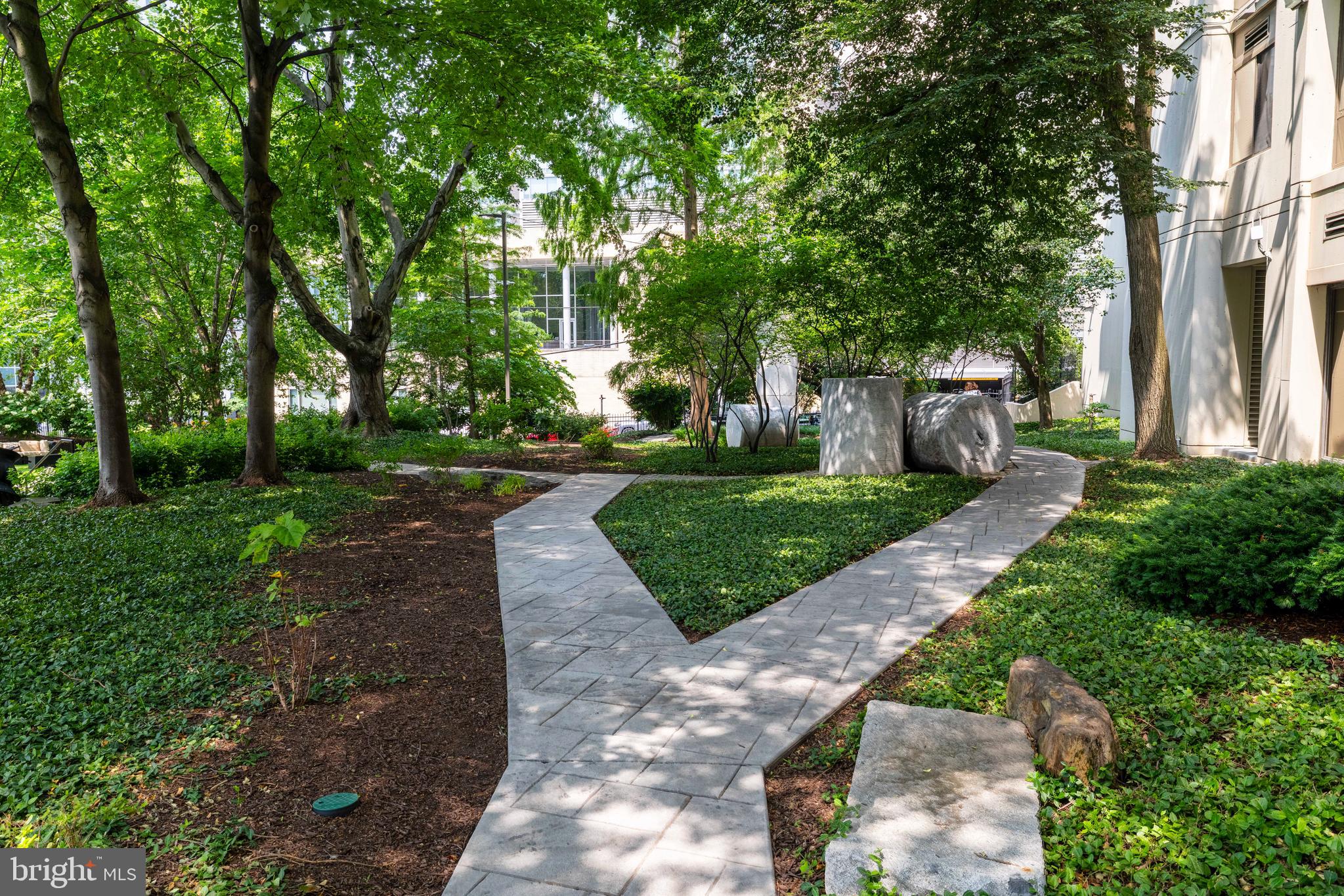 2001 HAMILTON STREET 00 925