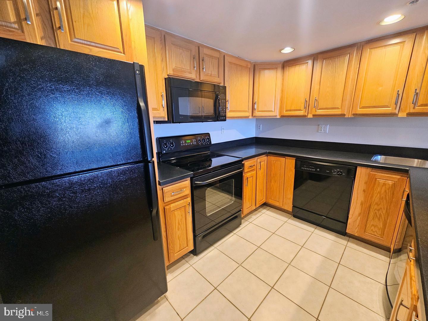 2001 HAMILTON STREET 00 925