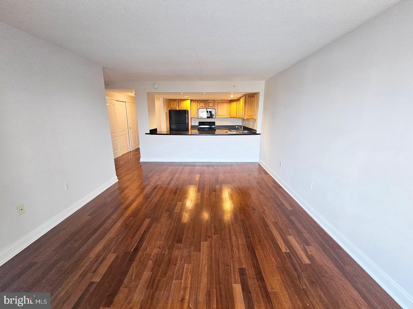 2001 HAMILTON STREET 00 925