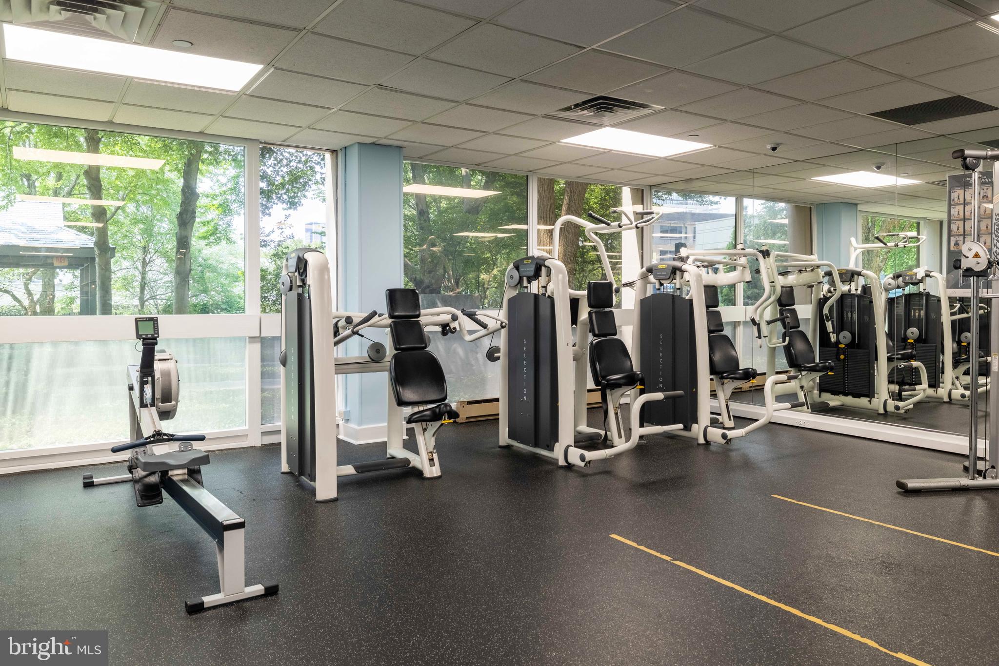 2001 HAMILTON STREET 00 925