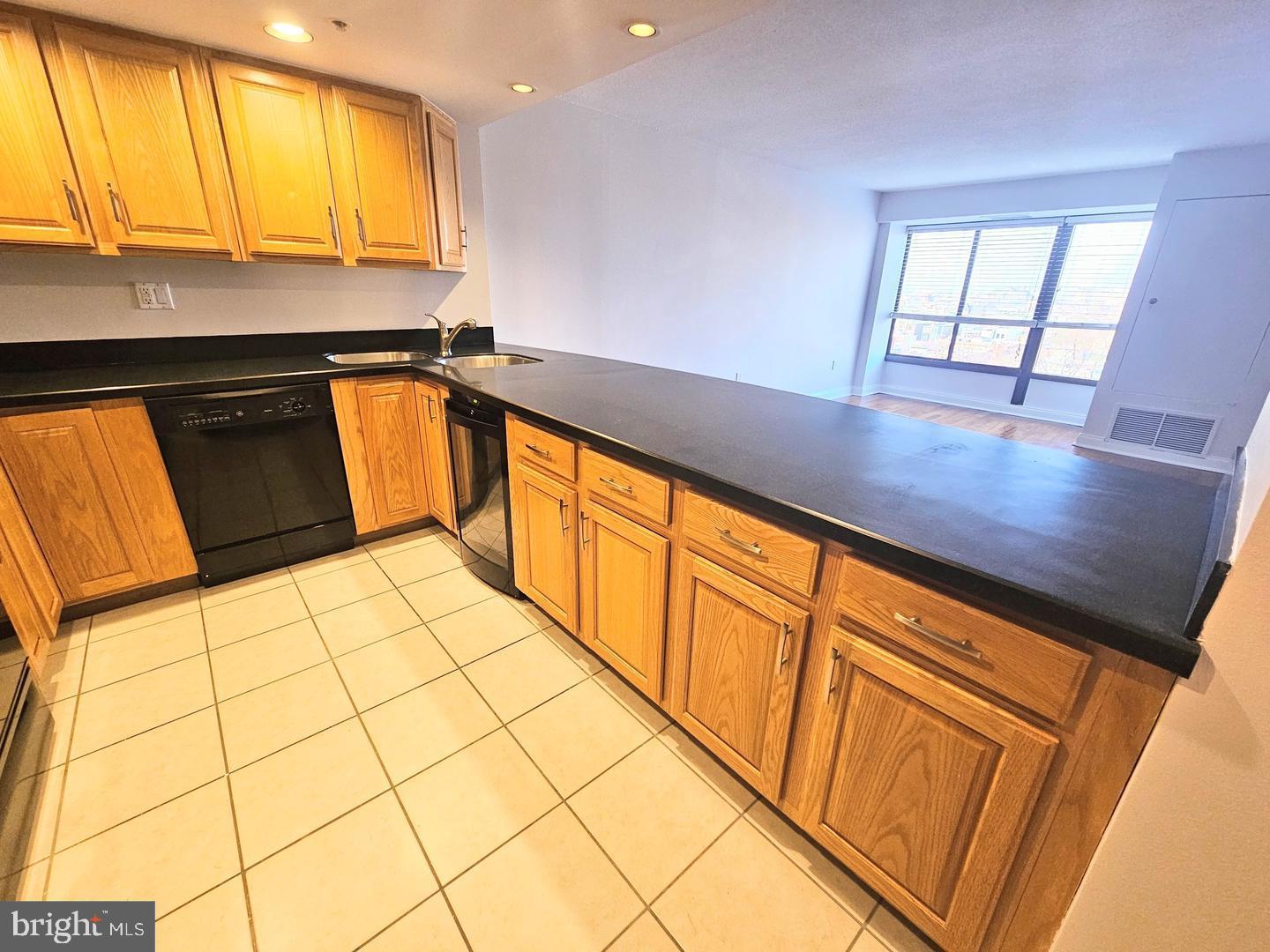 2001 HAMILTON STREET 00 925