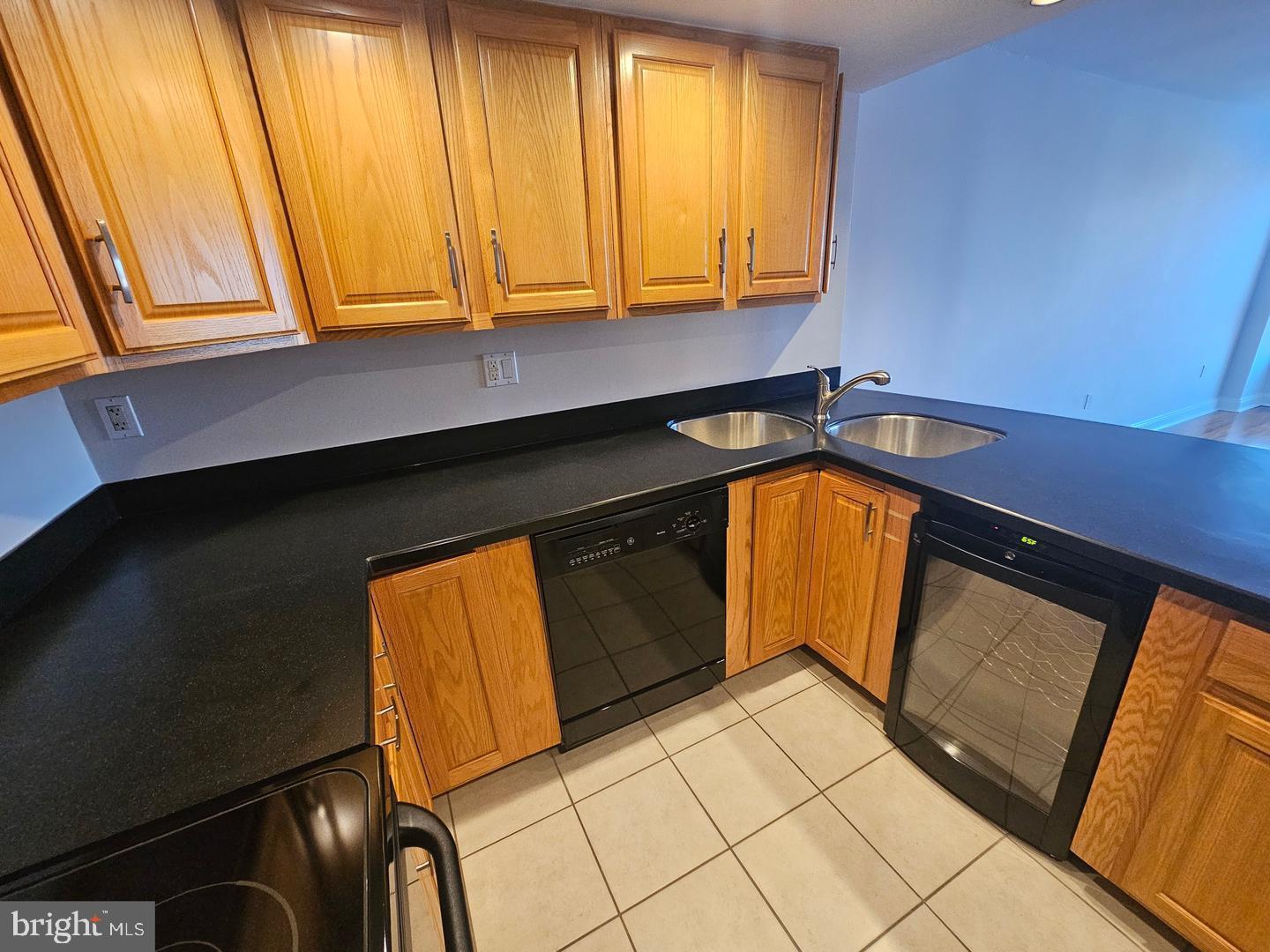 2001 HAMILTON STREET 00 925