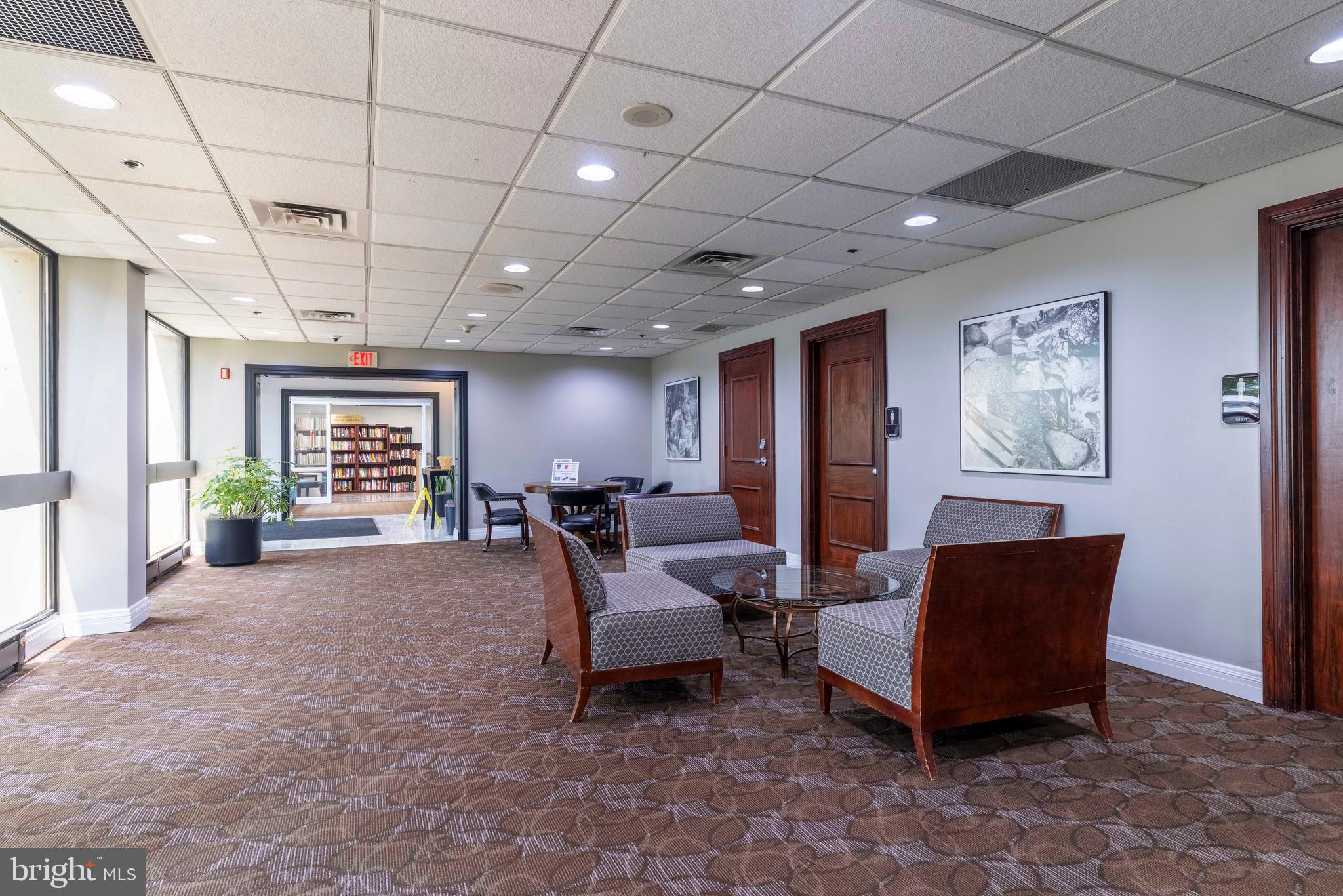 2001 HAMILTON STREET 00 925