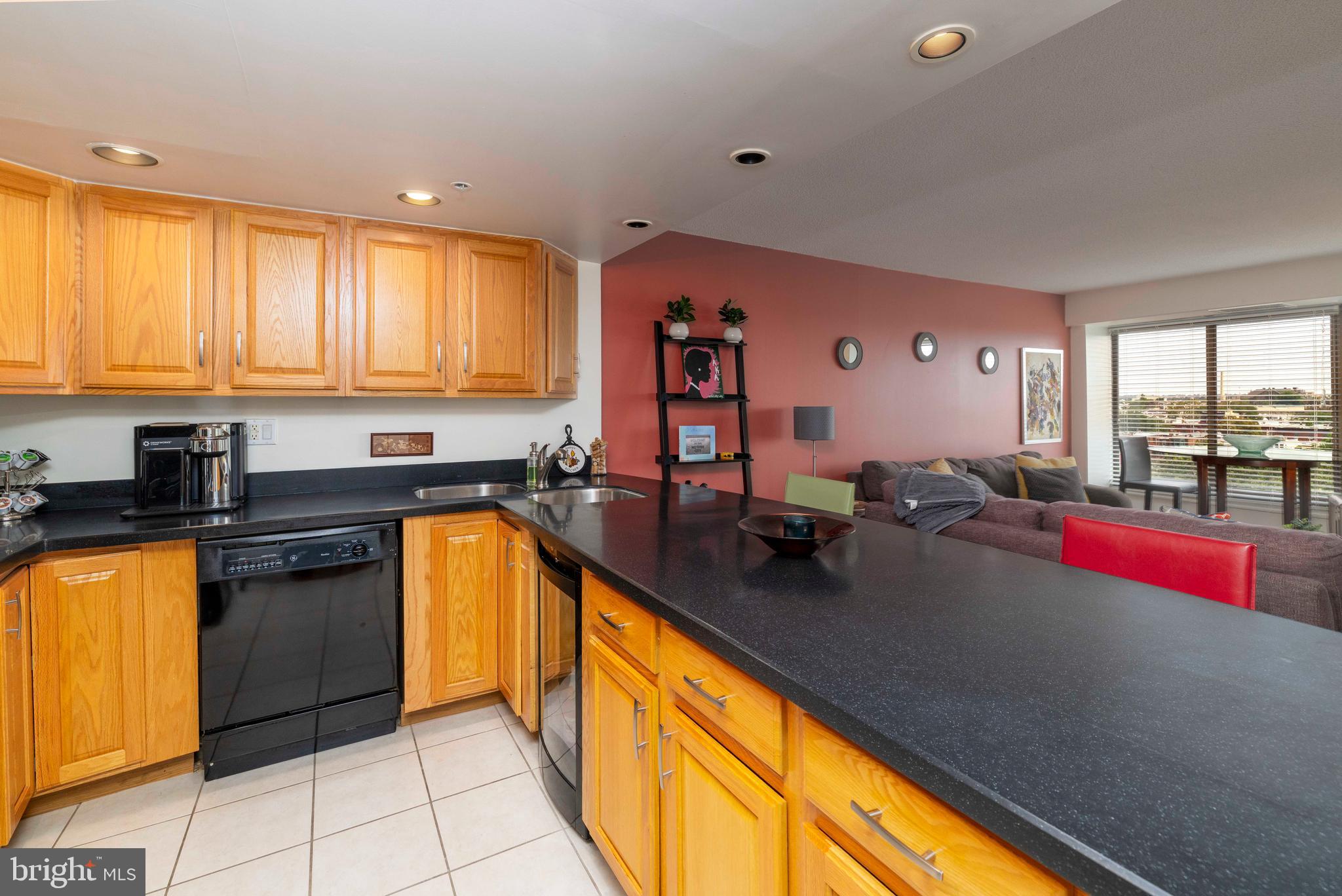 2001 HAMILTON STREET 00 925