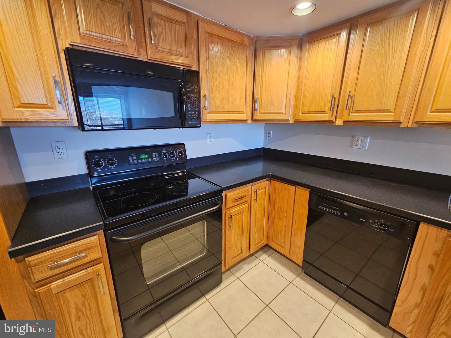 2001 HAMILTON STREET 00 925