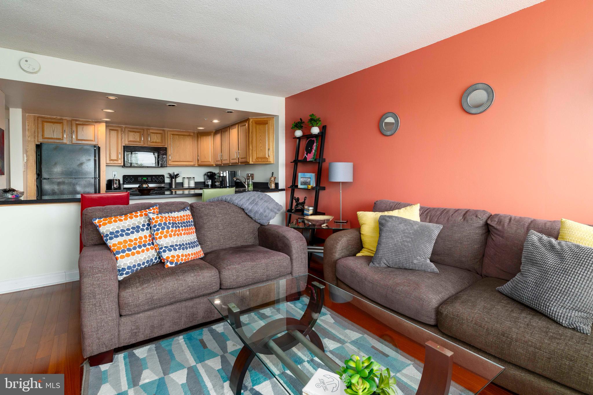 2001 HAMILTON STREET 00 925