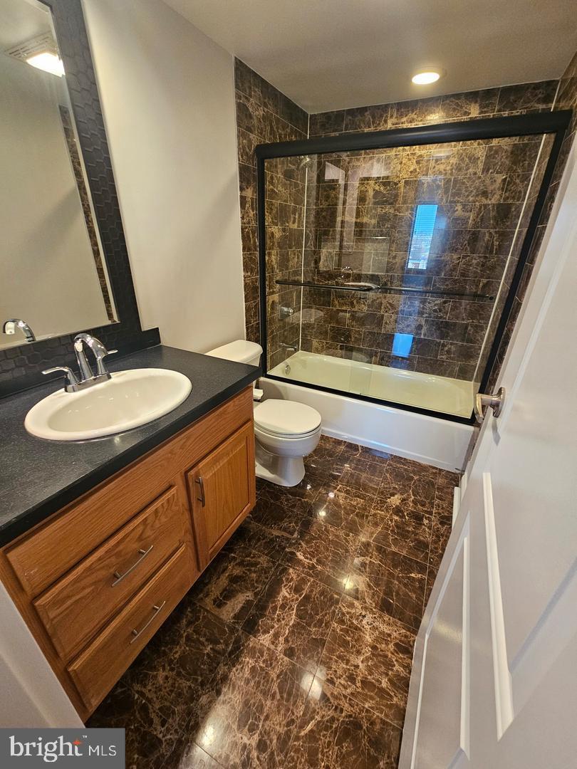 2001 HAMILTON STREET 00 925