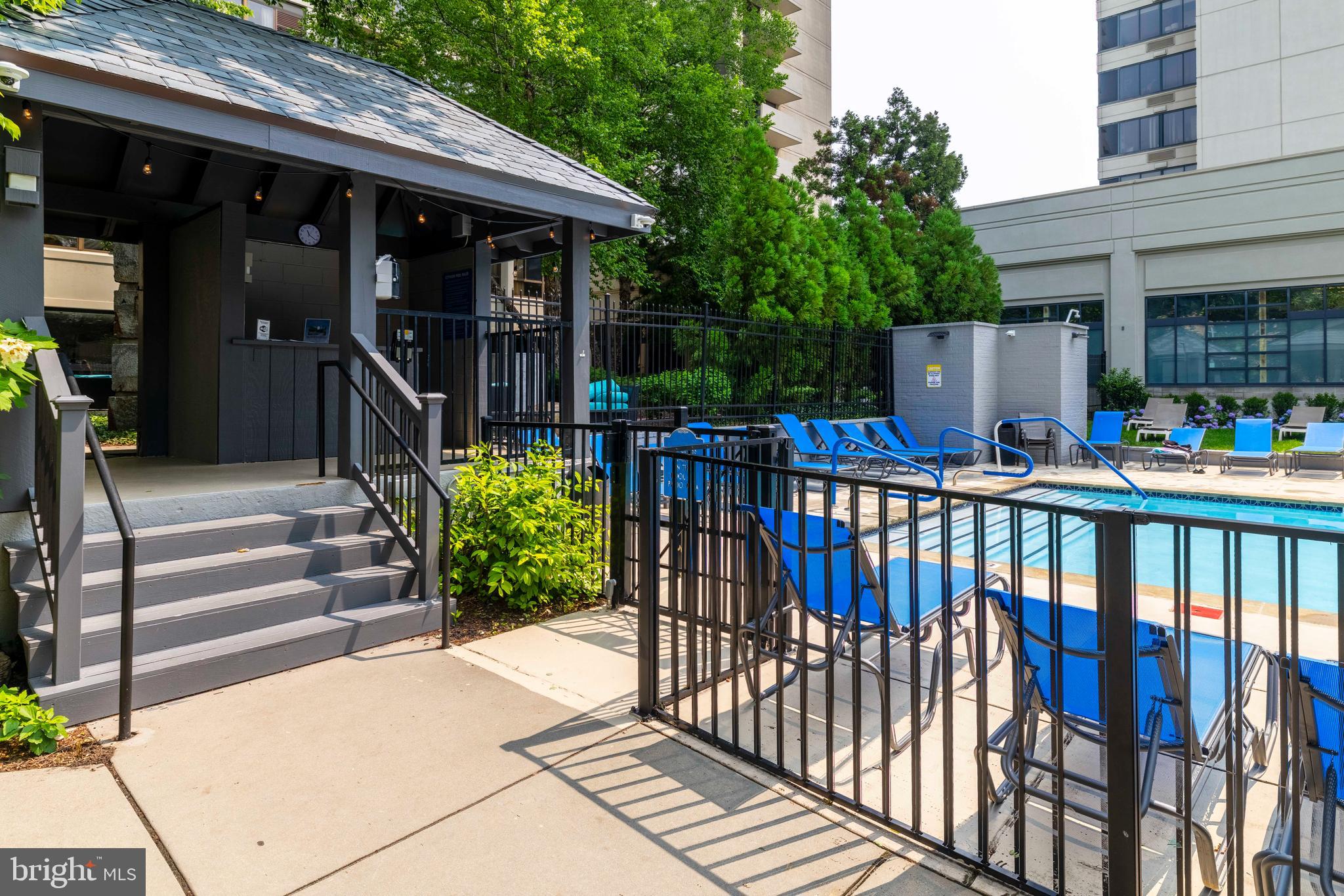 2001 HAMILTON STREET 00 925