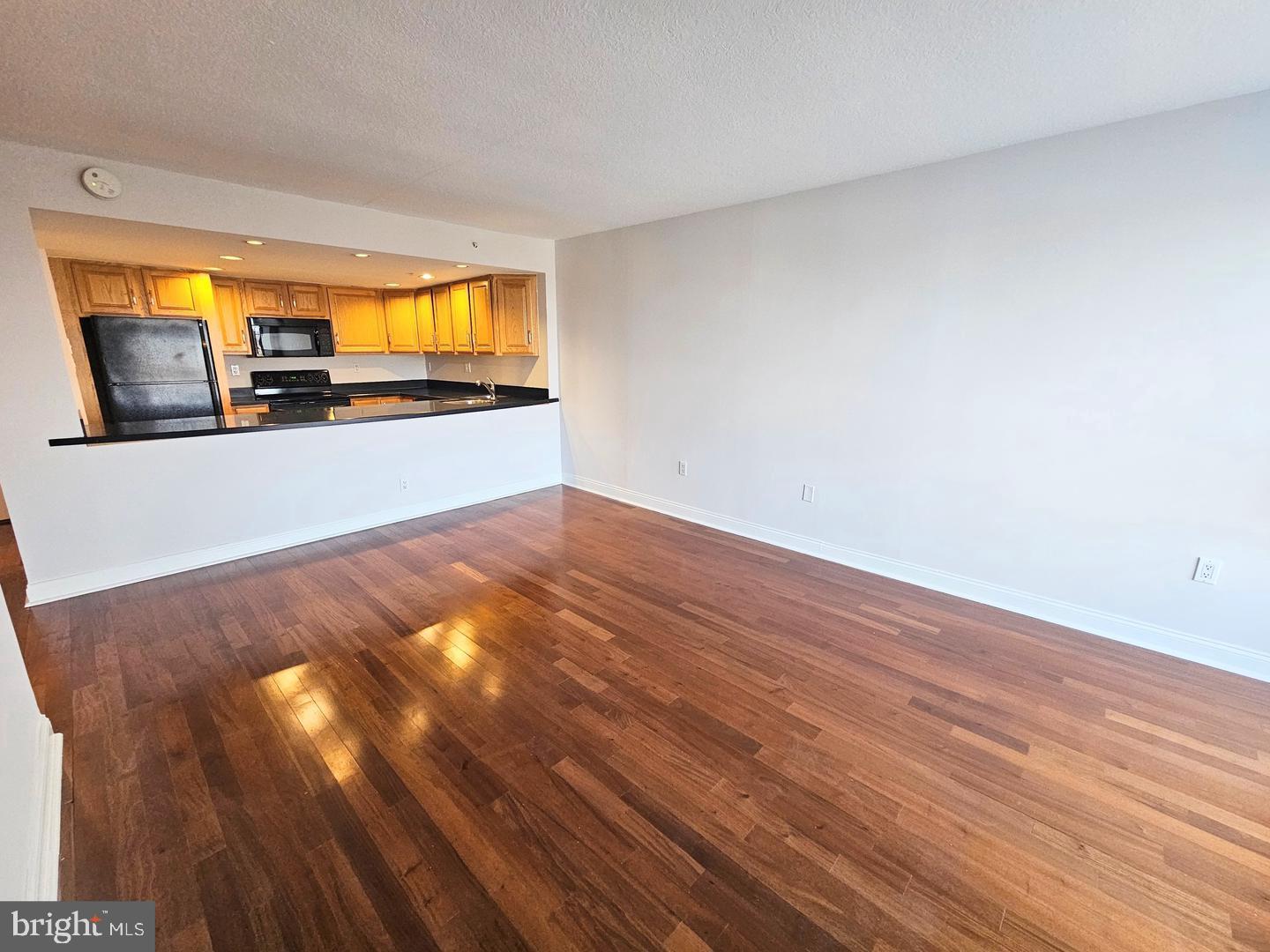 2001 HAMILTON STREET 00 925