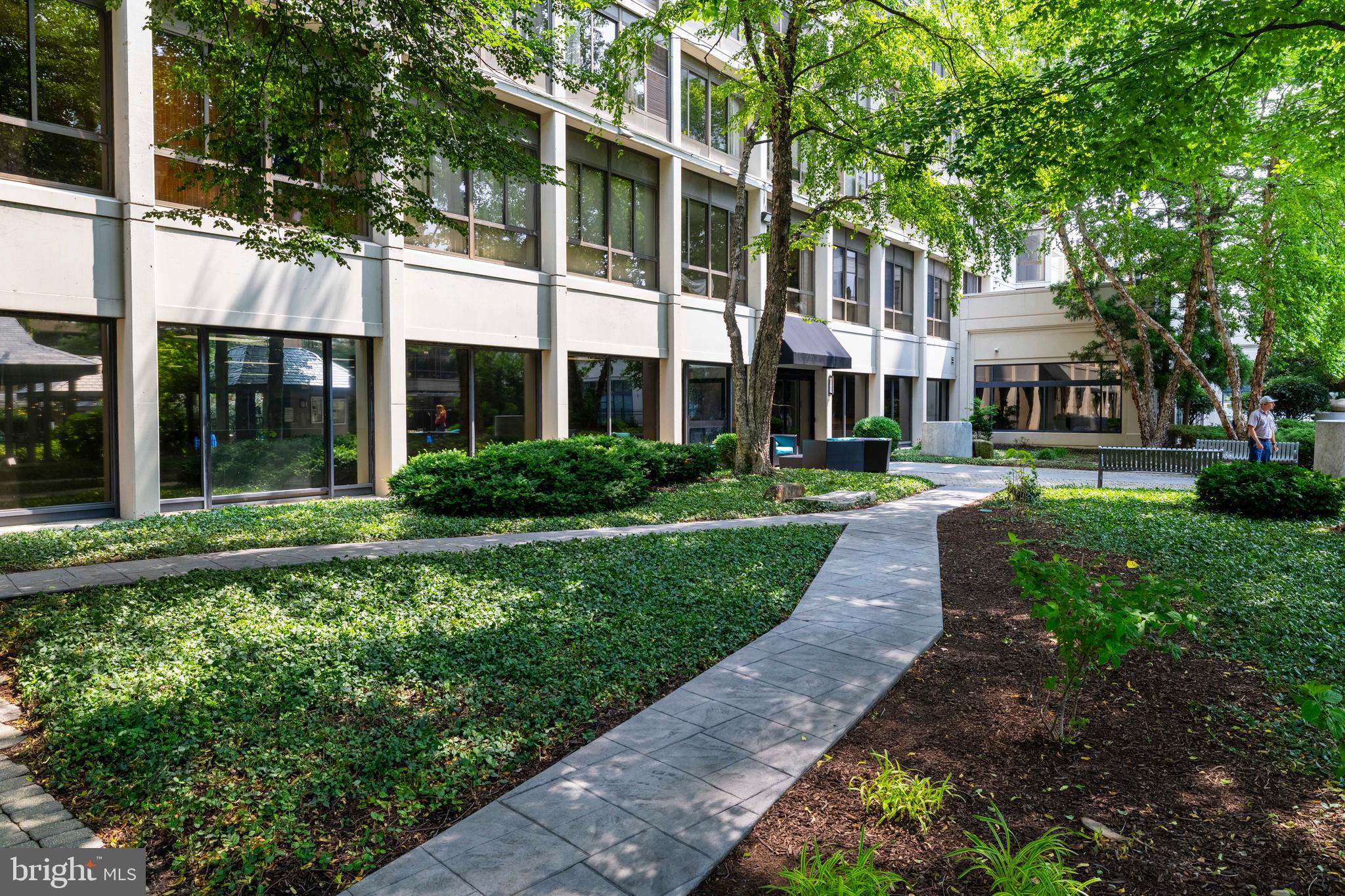 2001 HAMILTON STREET 00 925