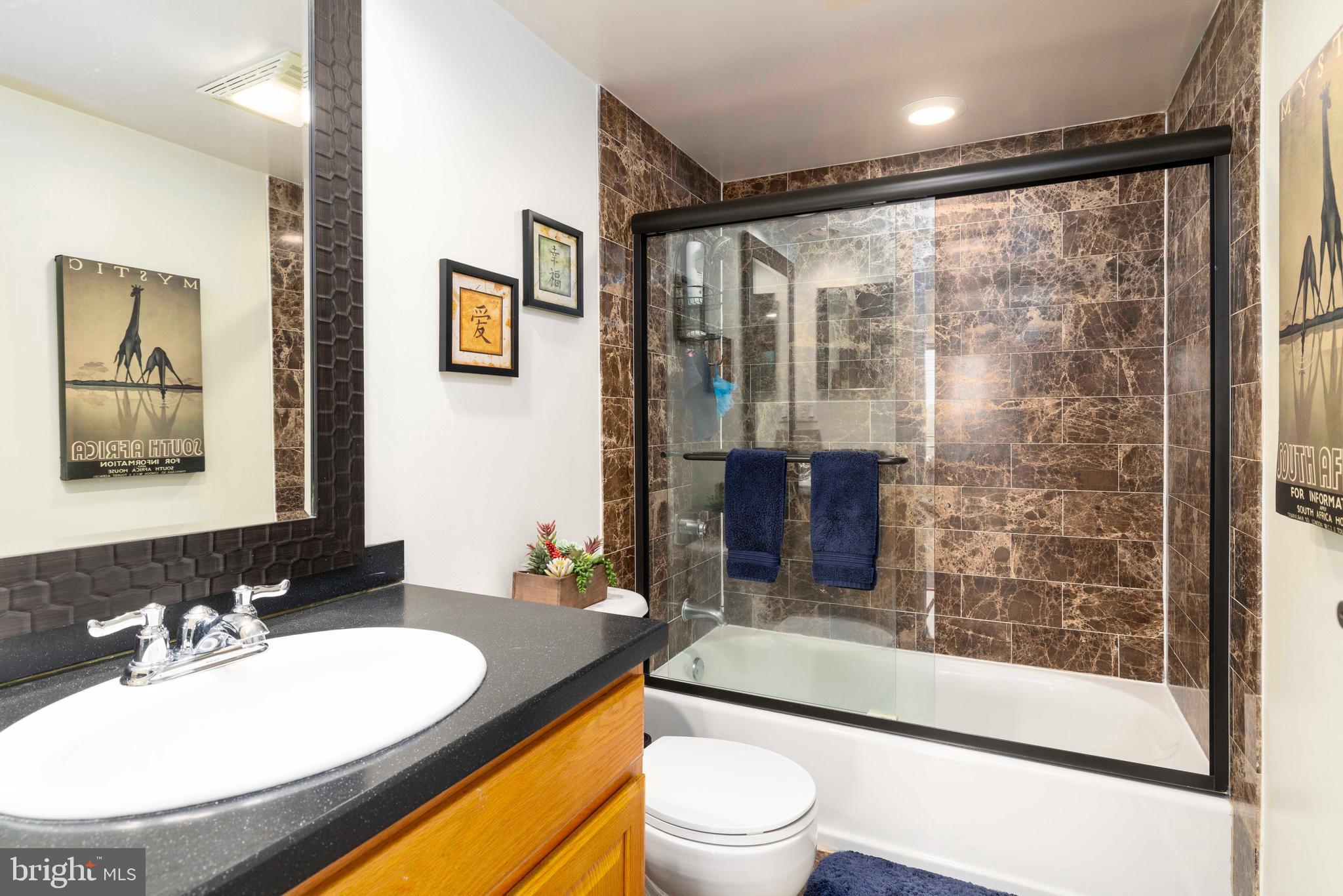 2001 HAMILTON STREET 00 925