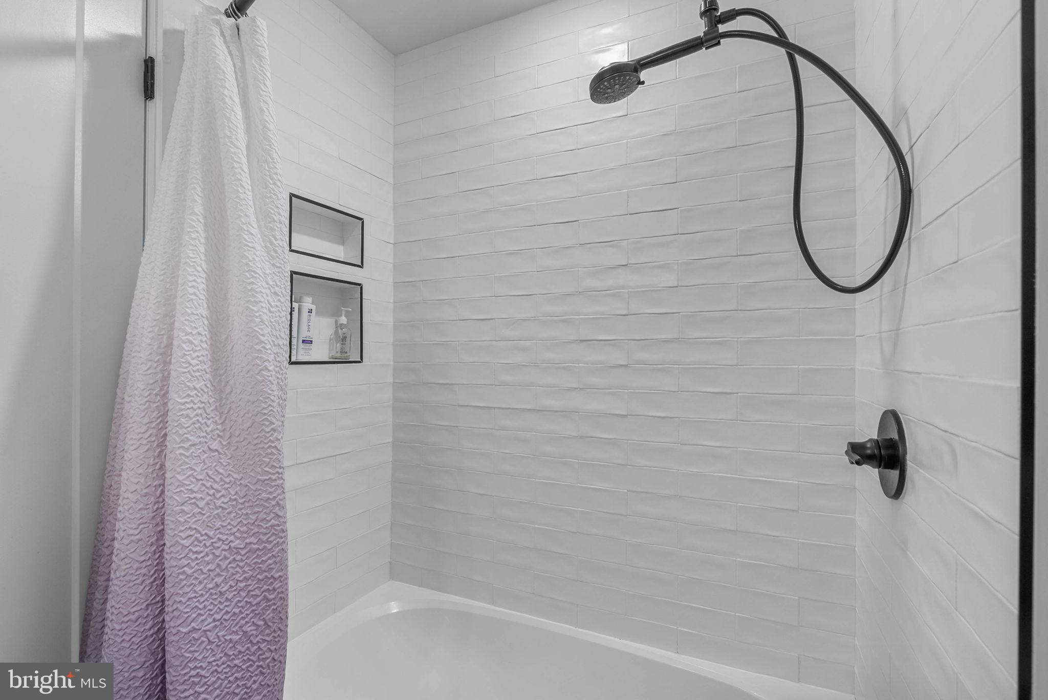 1723 FRANCIS STREET 4E