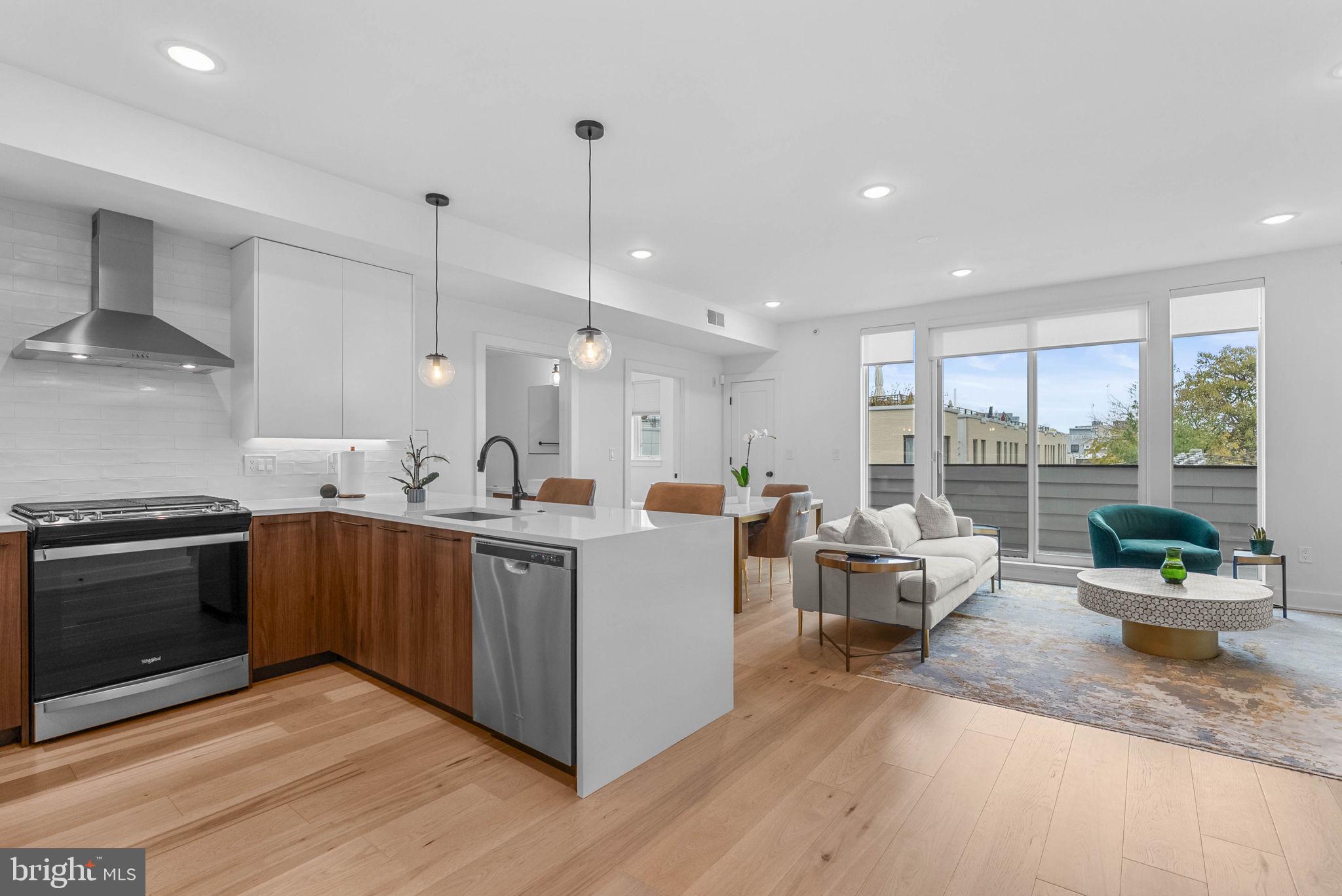 1723 FRANCIS STREET 4E