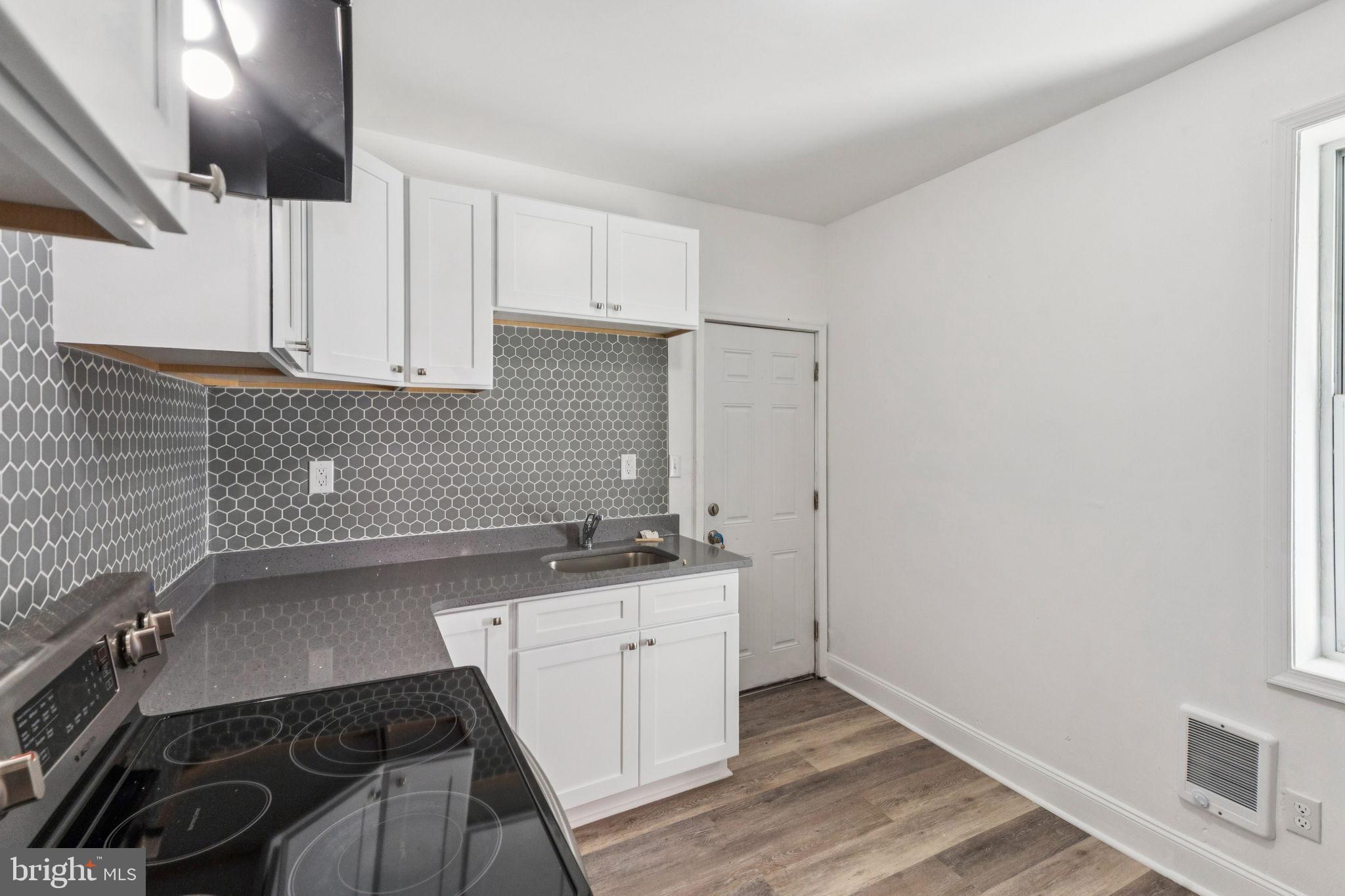 1236 W SERGEANT STREET