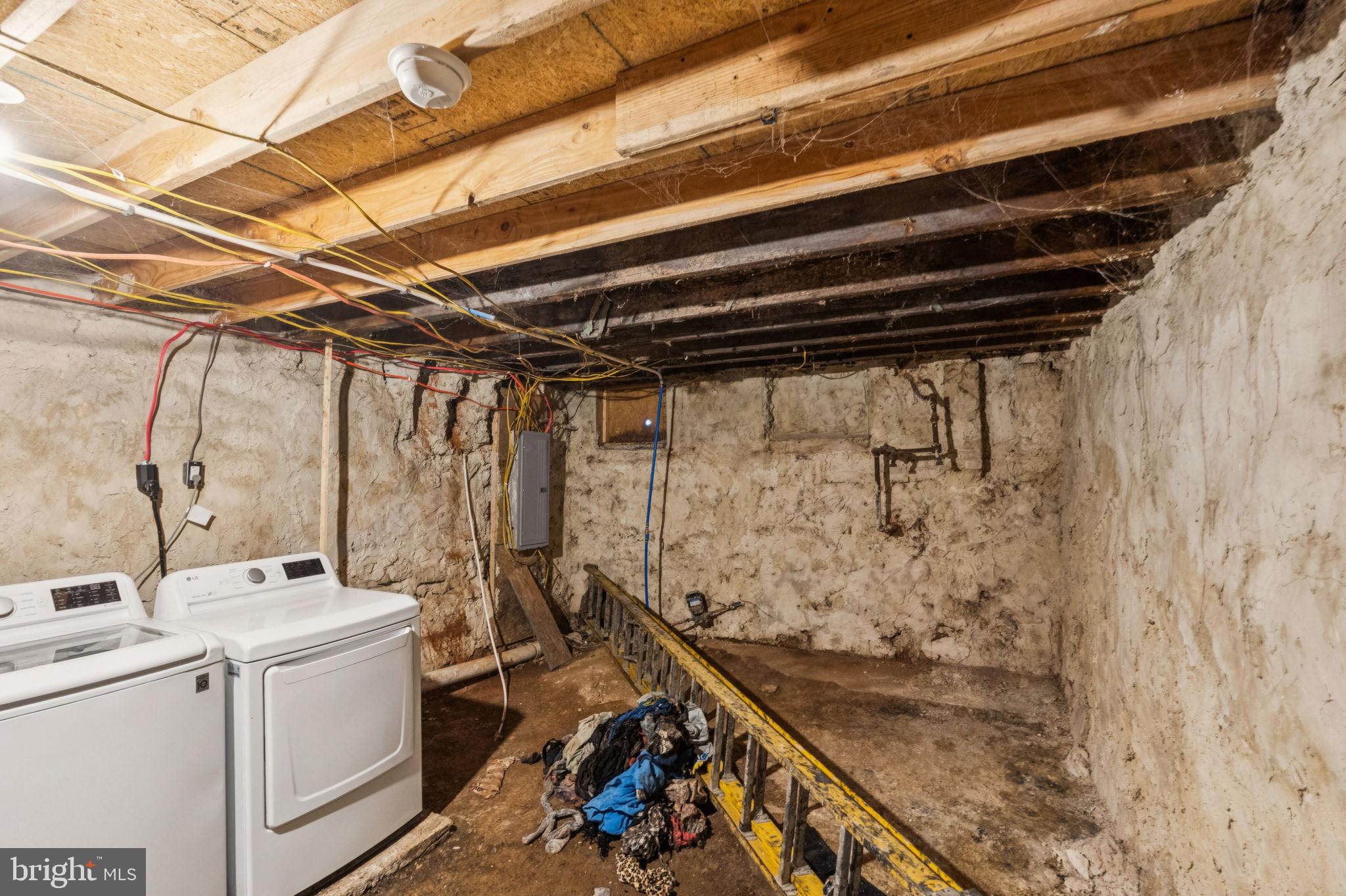 1236 W SERGEANT STREET