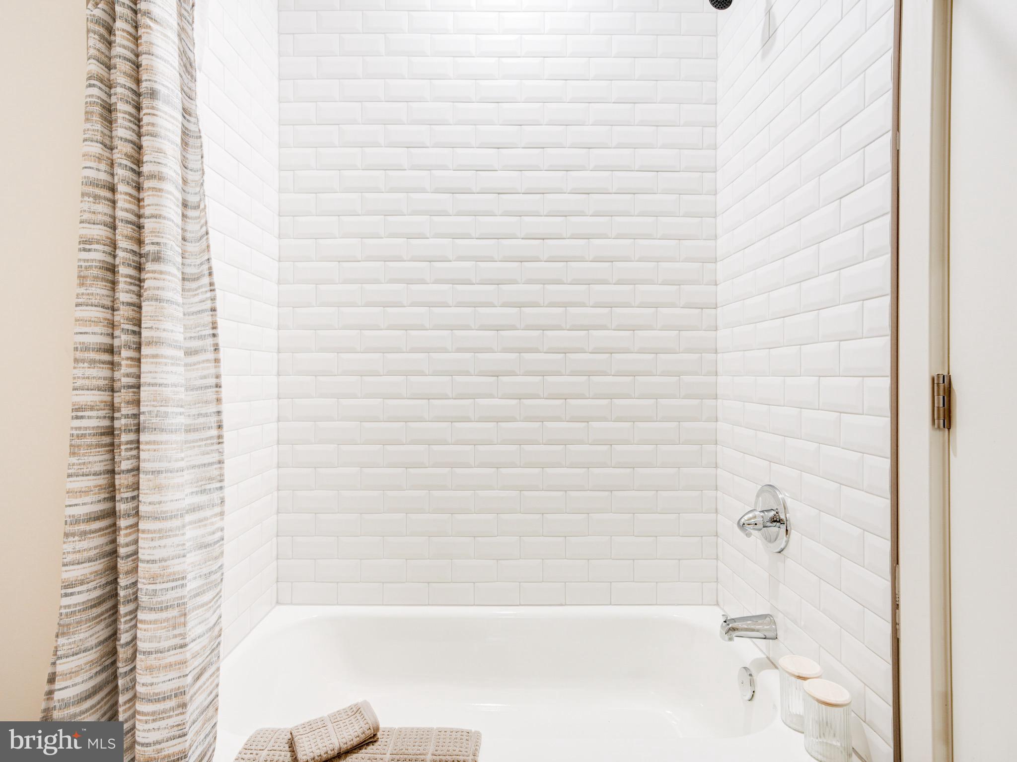 2068 E MONMOUTH STREET