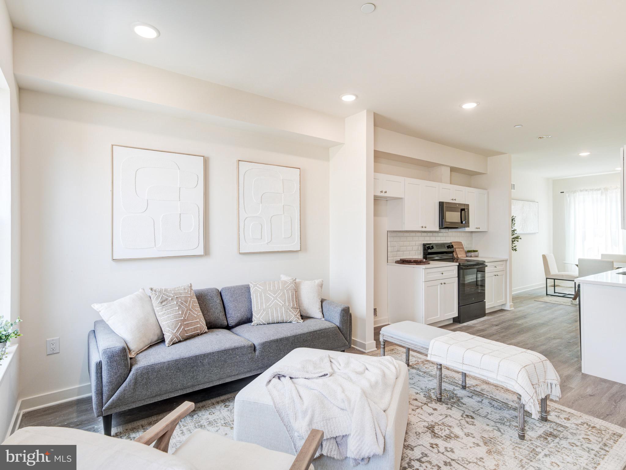 2068 E MONMOUTH STREET