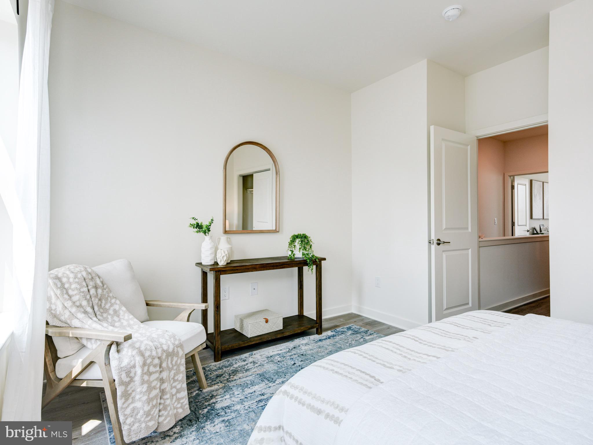 2068 E MONMOUTH STREET