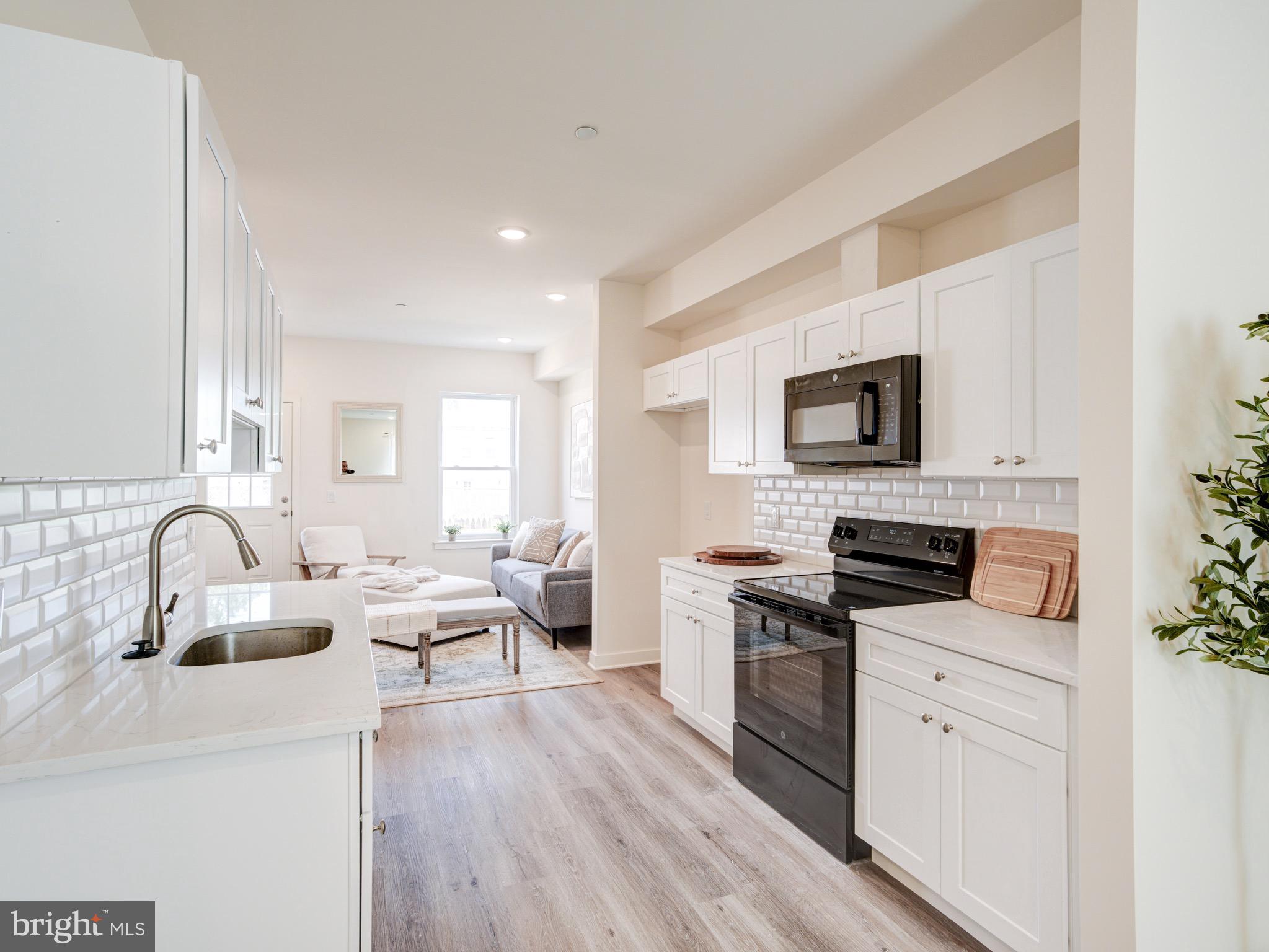 2068 E MONMOUTH STREET