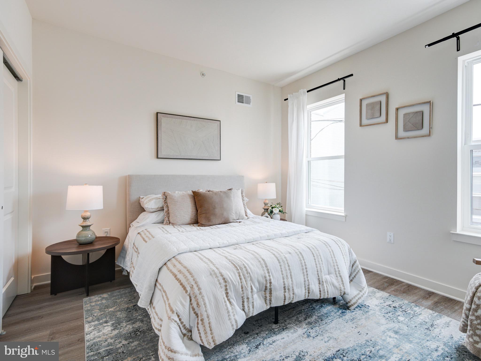 2068 E MONMOUTH STREET