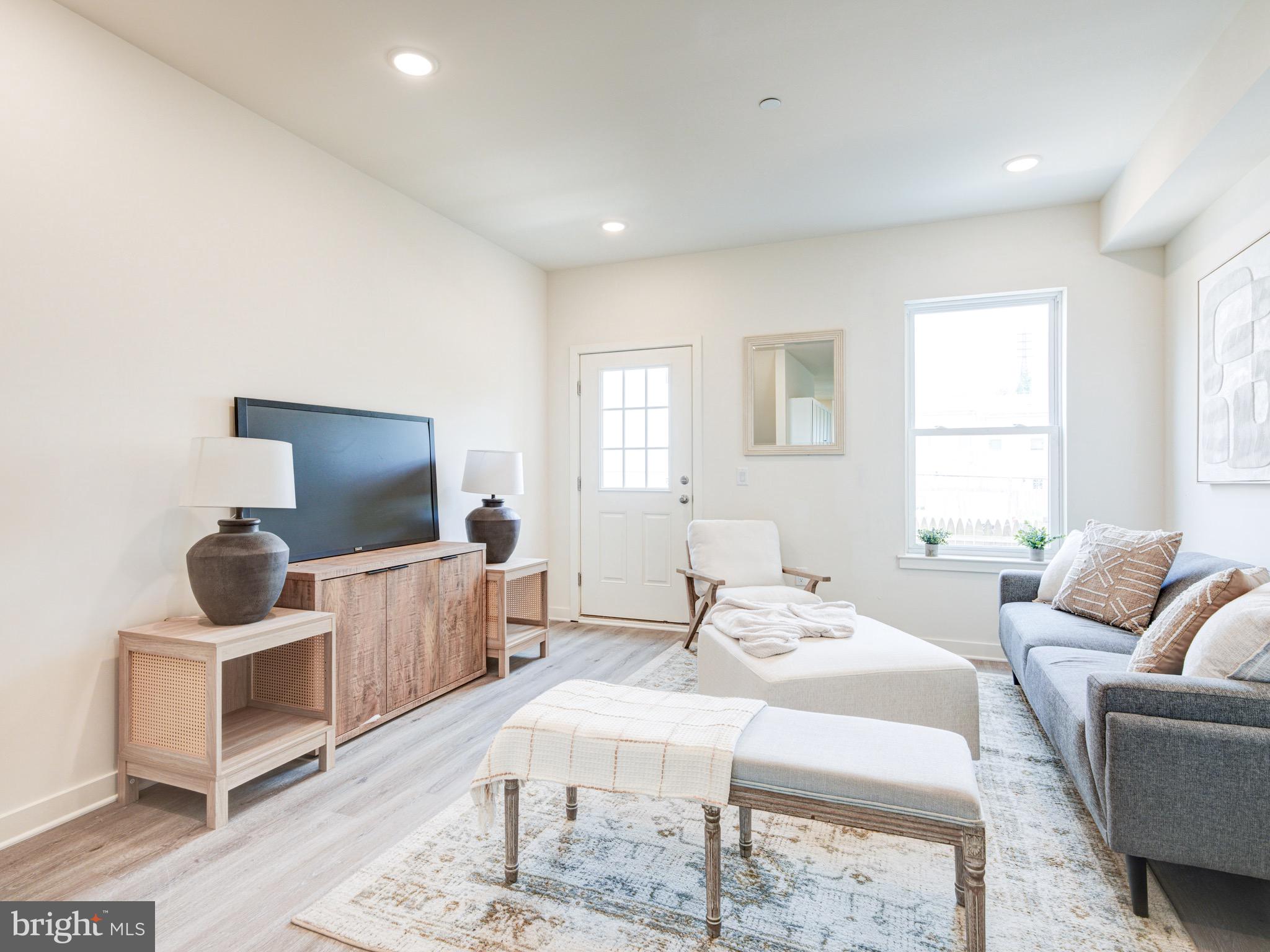 2068 E MONMOUTH STREET