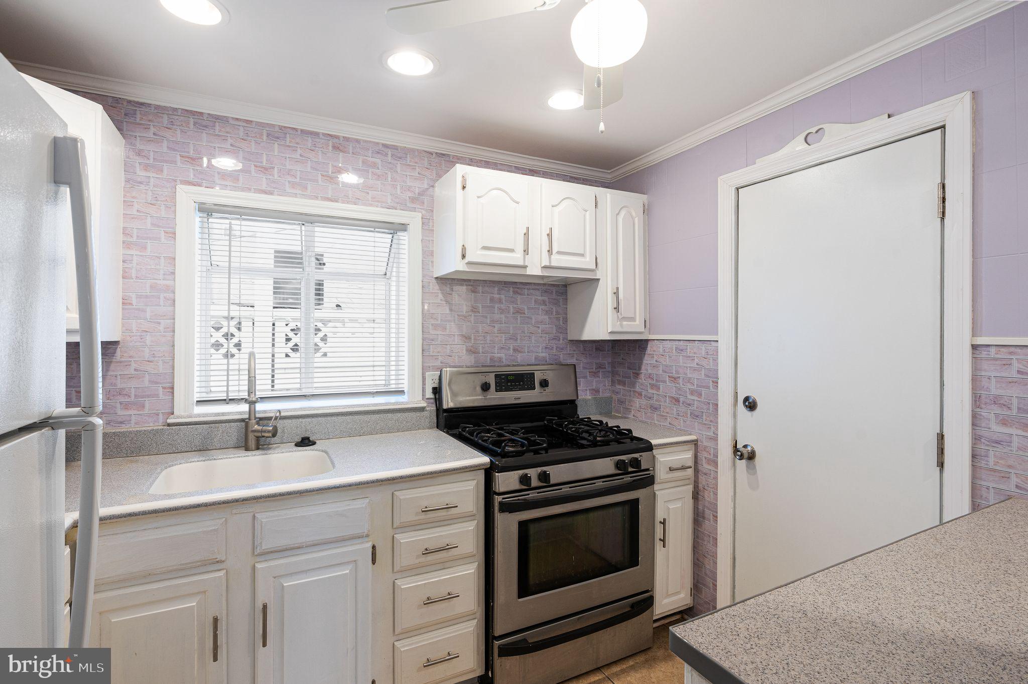 2543 S FRANKLIN STREET